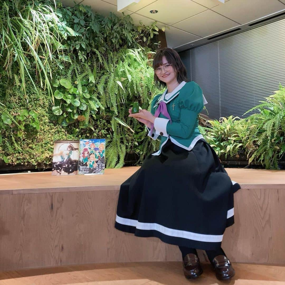 小市眞琴さんのインスタグラム写真 - (小市眞琴Instagram)「本日の衣装☕️ リーベ女学園、3年生の制服です🌹  インスタライブに引き続き、念願のメガネ ピーマンはオブジェ  #私の百合はお仕事です #わたゆり」6月20日 22時59分 - makoto_koichi