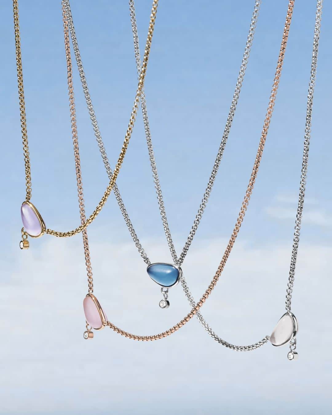 スカーゲンのインスタグラム：「The stunning new Sea Glass collection celebrates the summer solstice with wellness-inspired colors that offer meaningful intentions and elevated style.」
