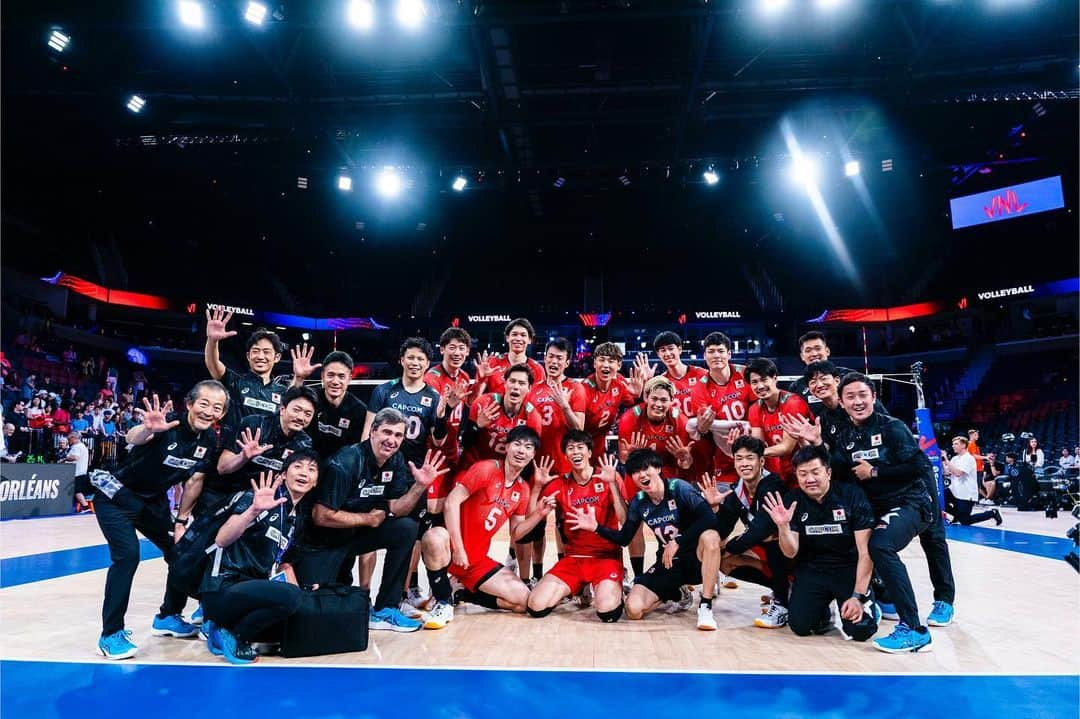 小野寺太志さんのインスタグラム写真 - (小野寺太志Instagram)「… vs 🇨🇦 3-1 WIN !!! 将馬はっぴーばーすでー🎂  📸 by FIVB.  #0620 #5勝目 #VNL2023 #龍神NIPPON」6月20日 23時14分 - taishi.o