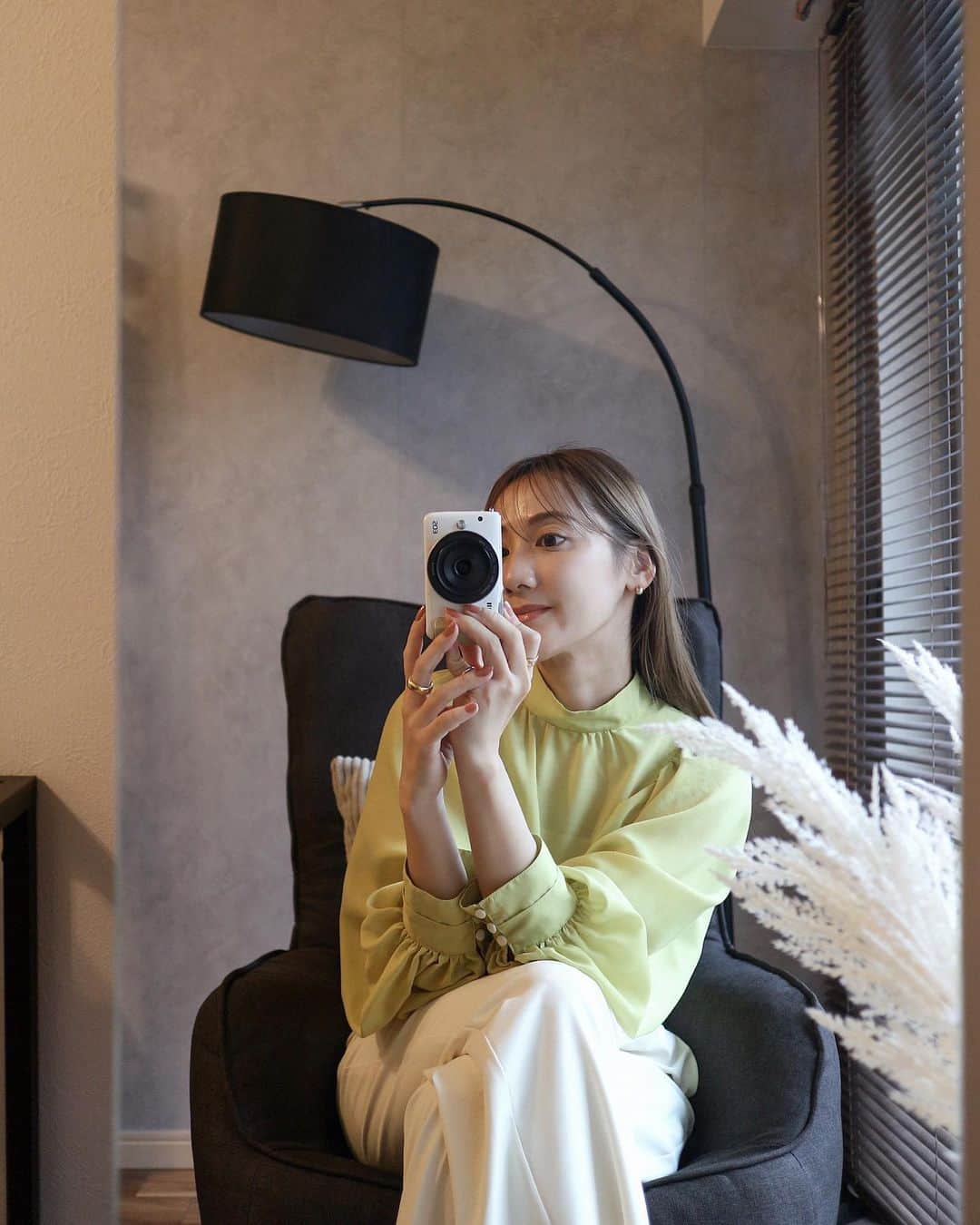 小川陽香のインスタグラム：「投稿してなかったやつまとめ .ᐟ ㅤ服とインテリアと自然と🌳🌼」