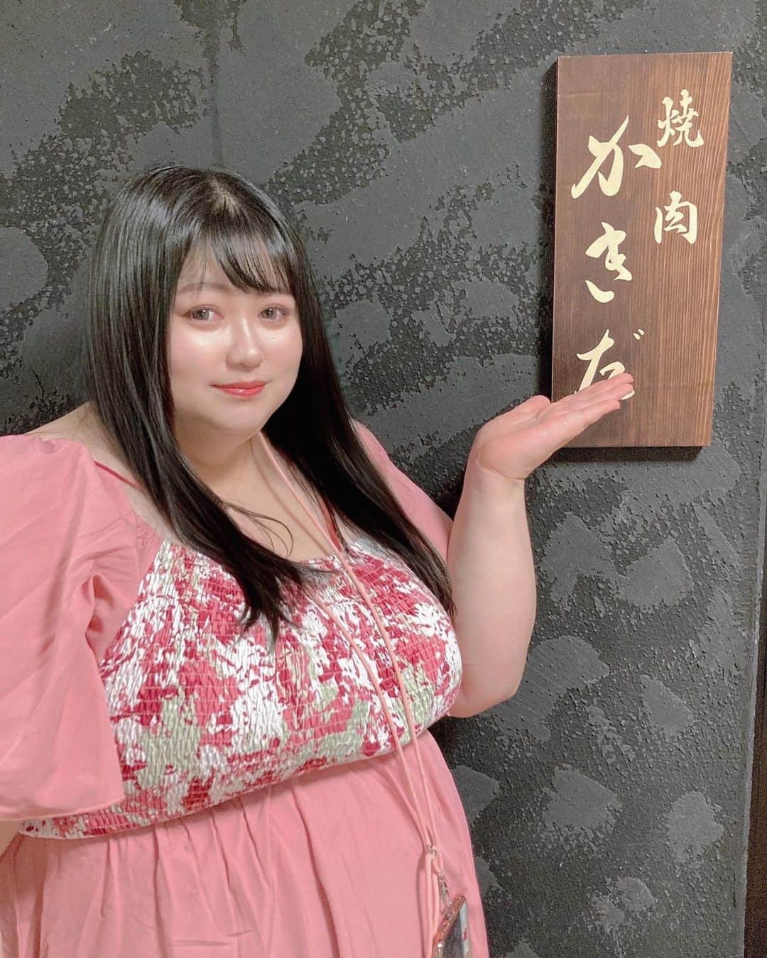 えみっくすさんのインスタグラム写真 - (えみっくすInstagram)「焼肉かきだ行ってきたჱ̒⸝⸝•̀֊•́⸝⸝)‪♡たくさん食べるための楽チンコーデ💗またお肉とかは改めて載せる❕ . 155cmだとSHEINのワンピ長いこと多いけど、このワンピは大丈夫だった💓これでチャリかっ飛ばしても平気だったദ്ദി^._.^)もちろんシャーリングなので食べても楽チン❕❕強い❕❕  【商品ID】 onepiece：13868054 4XL socks：5350767 shoes：11222716 CN38  【クーポンコード】 emix  6/30まで、 お買い上げ金額1～5,999円までは15%OFF、6000円以上は20%OFFになります❕❕  @shein_japan  @sheinofficial  @sheincurve   H155/W105/B125/W105/H115  👗 .｡ _________________________ ｡. 👗   　えみっくすの日々のコーディネートを ︎︎ 　　　▶️ #えみっくすコーデ ◀️  　　　でまとめています⸜(*⃙⃘'ᵕ'*⃙⃘)⸝⋆*   　コーデを参考にしてくれたらぜひ  　ハッシュタグをつけて投稿してね📷✨  👗 .｡ _________________________ ｡. 👗  #SHEINforALL  #shein #sheinofficial #shein購入品 #sheinコーデ #sheincurve  #ぽっちゃりコーデ  #ぽっちゃり女子  #ぽっちゃり  #ぽっちゃりファッション  #ぽっちゃりさんと繋がりたい  #ぽっちゃり大人女子  #ぽっちゃりモデル  #ぽっちゃり女子と繋がりたい  #ぽっちゃりコーディネート  #プラスサイズ  #プラスサイズコーデ  #プラスサイズファッション  #プラスサイズモデル  #plussize  #plussizefashion  #plussizemodel #curvy  #chubby  #curvyfashion  #ミスiD2022 #みけぽ  #ミケぽちゃ  #焼肉かきだ」6月20日 23時22分 - emix_momoka