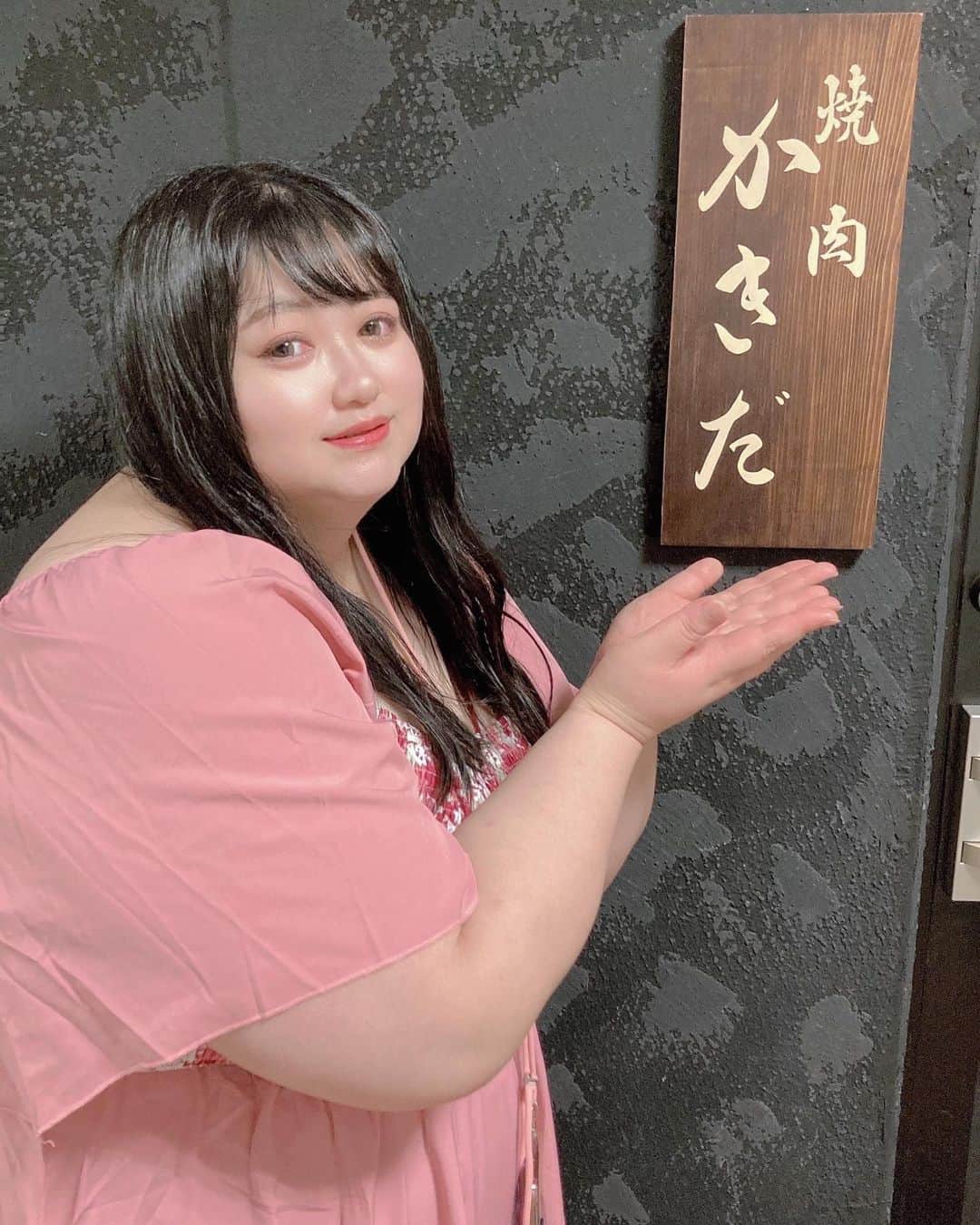 えみっくすさんのインスタグラム写真 - (えみっくすInstagram)「焼肉かきだ行ってきたჱ̒⸝⸝•̀֊•́⸝⸝)‪♡たくさん食べるための楽チンコーデ💗またお肉とかは改めて載せる❕ . 155cmだとSHEINのワンピ長いこと多いけど、このワンピは大丈夫だった💓これでチャリかっ飛ばしても平気だったദ്ദി^._.^)もちろんシャーリングなので食べても楽チン❕❕強い❕❕  【商品ID】 onepiece：13868054 4XL socks：5350767 shoes：11222716 CN38  【クーポンコード】 emix  6/30まで、 お買い上げ金額1～5,999円までは15%OFF、6000円以上は20%OFFになります❕❕  @shein_japan  @sheinofficial  @sheincurve   H155/W105/B125/W105/H115  👗 .｡ _________________________ ｡. 👗   　えみっくすの日々のコーディネートを ︎︎ 　　　▶️ #えみっくすコーデ ◀️  　　　でまとめています⸜(*⃙⃘'ᵕ'*⃙⃘)⸝⋆*   　コーデを参考にしてくれたらぜひ  　ハッシュタグをつけて投稿してね📷✨  👗 .｡ _________________________ ｡. 👗  #SHEINforALL  #shein #sheinofficial #shein購入品 #sheinコーデ #sheincurve  #ぽっちゃりコーデ  #ぽっちゃり女子  #ぽっちゃり  #ぽっちゃりファッション  #ぽっちゃりさんと繋がりたい  #ぽっちゃり大人女子  #ぽっちゃりモデル  #ぽっちゃり女子と繋がりたい  #ぽっちゃりコーディネート  #プラスサイズ  #プラスサイズコーデ  #プラスサイズファッション  #プラスサイズモデル  #plussize  #plussizefashion  #plussizemodel #curvy  #chubby  #curvyfashion  #ミスiD2022 #みけぽ  #ミケぽちゃ  #焼肉かきだ」6月20日 23時22分 - emix_momoka