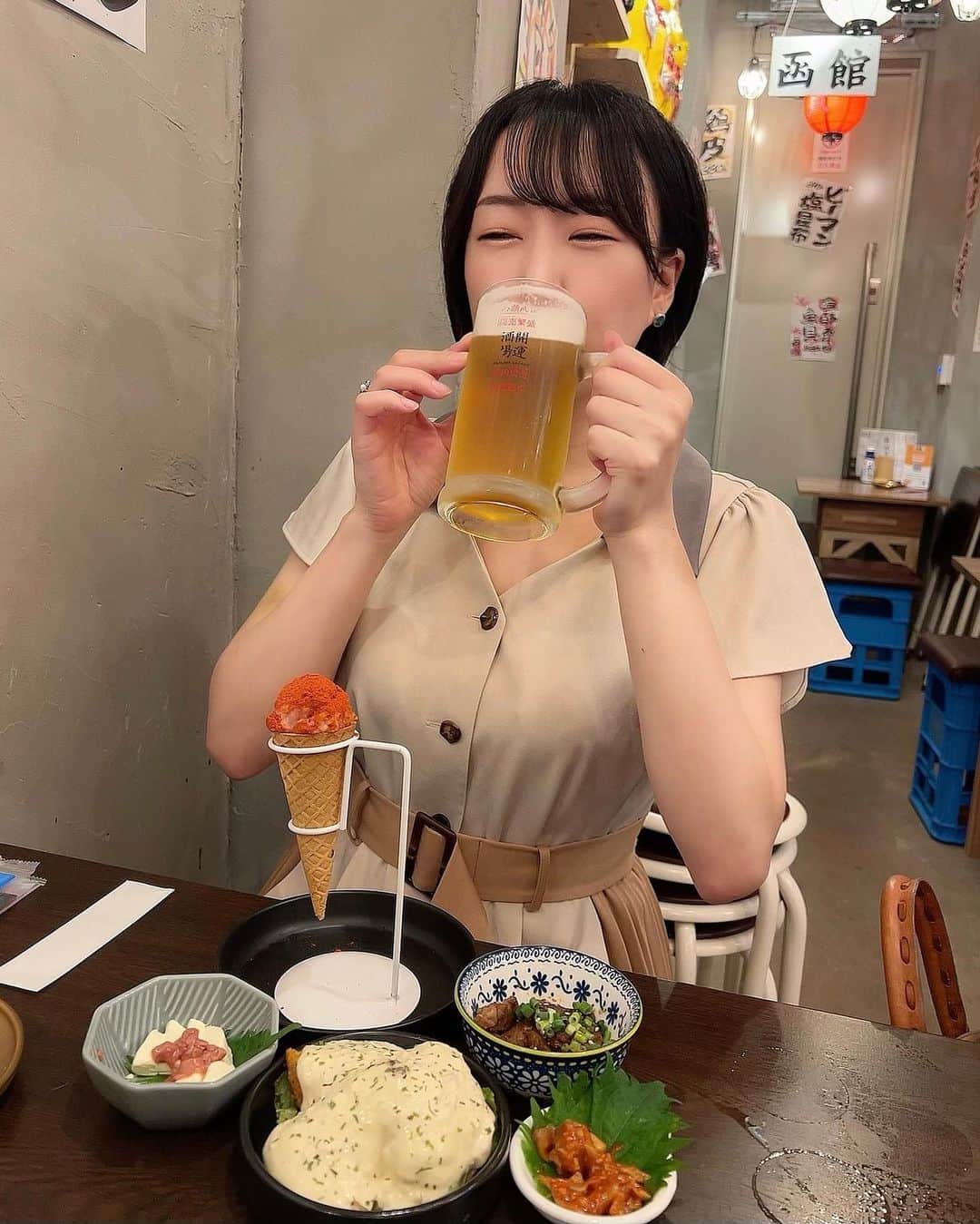 蒼井まやのインスタグラム：「. 早飲みがお得🉐🍻✨ 19時までハッピーアワー299円！  🎪達磨酒場 有楽町 📍有楽町駅 徒歩2分  4月にオープンしたばかりの居酒屋さん🏮 店内綺麗で程よく映える感じでゆっくりできたよ！  この日はお昼過ぎから飲んだので 19時までのハッピーアワーでお得に飲めて最高🍻✨  開運寿司開封の儀🍣 失敗してツボってるのにツボってしまった。笑  PR #達磨酒場 #東京居酒屋 #有楽町居酒屋 #有楽町グルメ #千代田区グルメ #達磨酒場有楽町店 #酒クズ #酒飲み #酒飲み女子  #お酒好き女子 #お酒好きな人と繋がりたい #お酒大好き #japanizakaya #izakaya #izakayatoyo #izakayafood #tokyogourmet #tokyoizakaya」