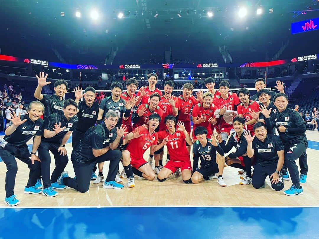 山内晶大さんのインスタグラム写真 - (山内晶大Instagram)「. . . VNL 2023 France round 🇨🇦🇯🇵 5勝目🖐️ . . . #龍神nippon  #Japan #Canada」6月20日 23時30分 - akihiroooo1130