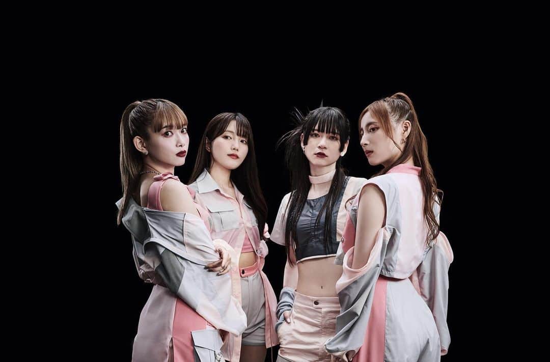 PassCode【公式】のインスタグラム：「【㊗️発売日🎊】  本日6/21(水) 「GROUNDSWELL ep.」 発売です🎉  各主要配信サイトより配信中 たくさん聴いてください！ https://umj.lnk.to/groundswell_epTP  そして新アー写も解禁！  #PassCode #groundswell #アーティスト写真 #新アー写 #artistphoto」