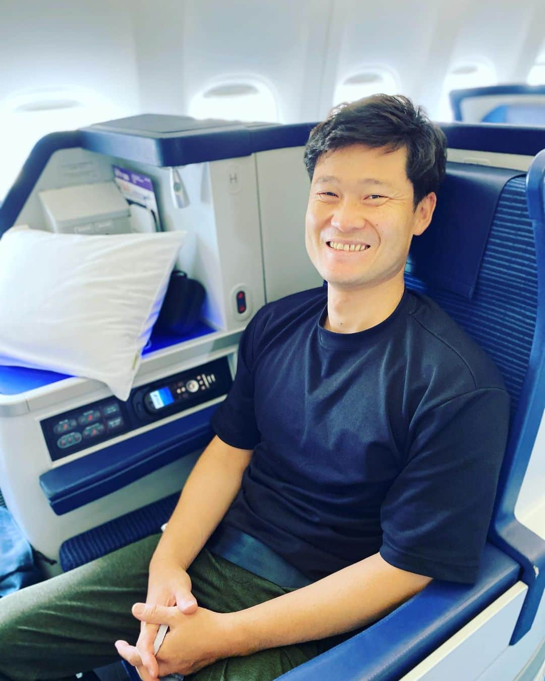 国枝慎吾さんのインスタグラム写真 - (国枝慎吾Instagram)「Let’s go to USA🇺🇸 for attending Jr. Camp! Huge thank to ANA✈︎ support! アメリカテニス協会の車いすテニスJr.キャンプにお招き頂いたので、こちらも勉強しに参加してきます！ 引退後も快適な空の旅をANAにサポートして頂けて嬉しいです！！ 行ってきます👍 #ana @ana.japan」6月21日 10時31分 - shingokunieda