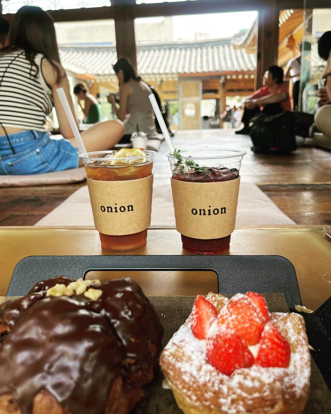 池田裕子さんのインスタグラム写真 - (池田裕子Instagram)「ソウルには素敵なカフェがいっぱい！  安国にある【cafe onion】 SNSでチェックしてて行ってみたかった人気カフェ。  韓屋をリノベーションして作られたお店が雰囲気あってめちゃくちゃ素敵！  とても暑かったのでゆっくり休憩できました💖  행복했어요！」6月21日 9時26分 - kurimushiyoukan