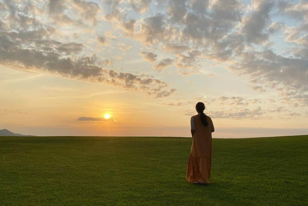 ももさんのインスタグラム写真 - (ももInstagram)「1泊2日のはろり旅行✈️ 五島列島🗺  鬼岳の夕焼け🌅 本当に美しくてもう めっちゃ息はいて息すって、はー生きてるーってかんじ しあわせってこういうことだね たっぷりはろり充電した🥰  #はろりははろりでできている」6月21日 9時45分 - charanpo_momo