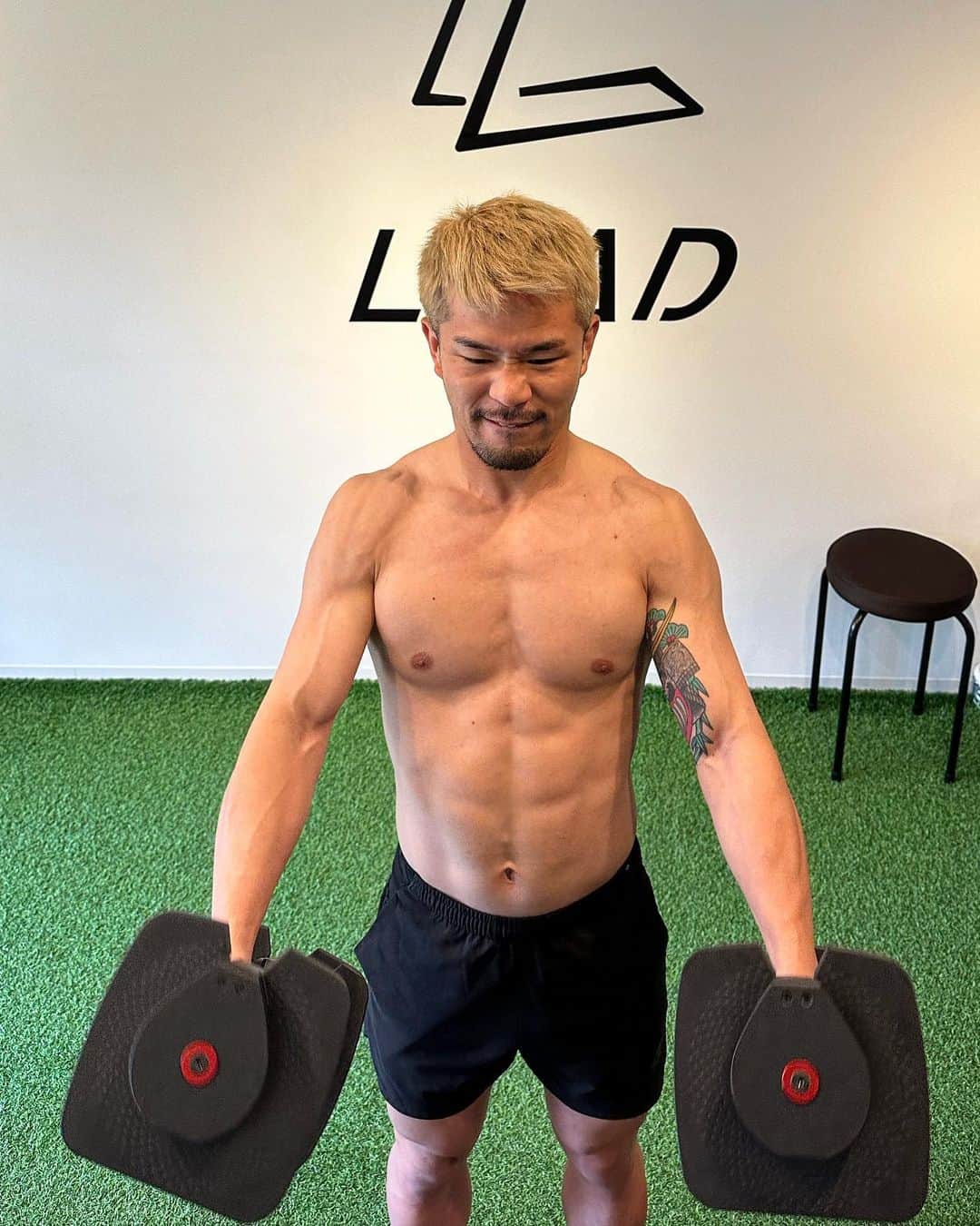 北方大地のインスタグラム：「右手の手術してくれた担当医に「重り扱ってトレーニングできてる」と言ったら「骨がくっつくまで、後3ヶ月はかかるぞ！3ヶ月経つまでは持つな」と言われて悲しい気持ち😔」