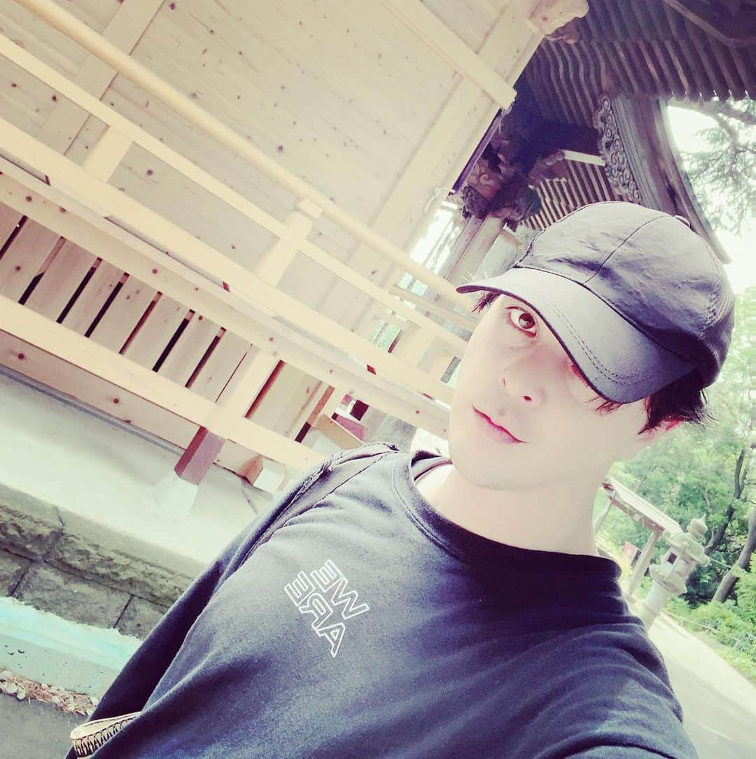 汐崎アイルさんのインスタグラム写真 - (汐崎アイルInstagram)「朝から散歩で神社来てますねん⛩️」6月21日 9時46分 - ire_shiozaki