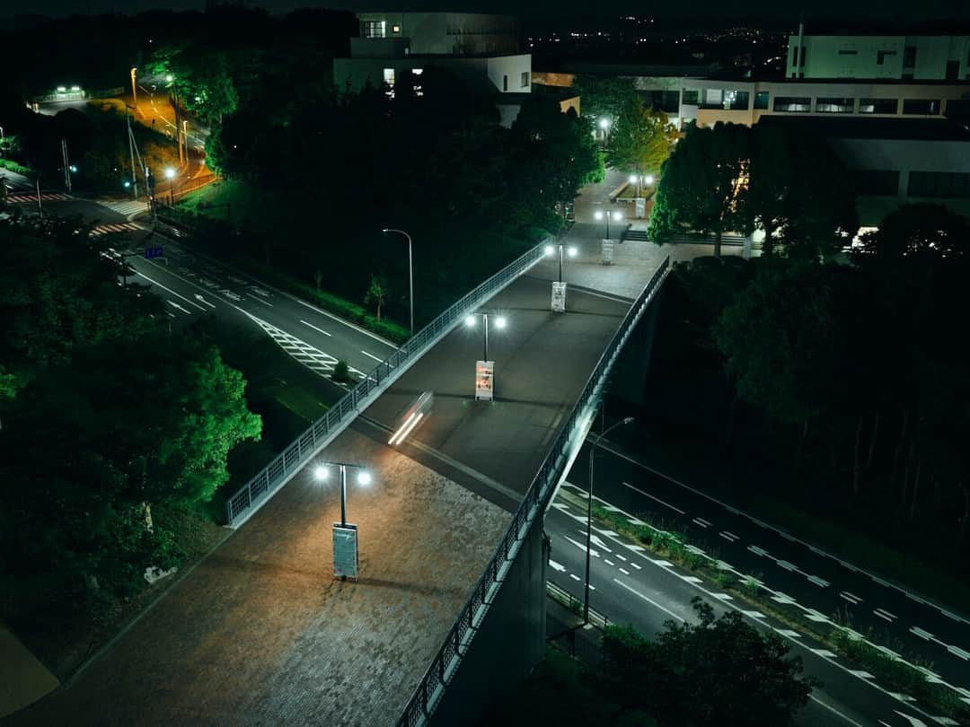 Meiji Gakuin/明治学院大学/明学さんのインスタグラム写真 - (Meiji Gakuin/明治学院大学/明学Instagram)「今日は #夏至 🌌 夏至は、1年のなかで最も昼の時間が長い日です☀️  これから少しずつ日が短くなってきます。  完全に日が暮れてからの横浜キャンパスはこんな感じ💫  皆さん今日もお疲れ様でした😉  #明治学院大学 #横浜キャンパス #横浜 #戸塚 #春学期 #春学期もがんばろう #明学 #明治学院 #明学人 #勉強 #大学 #授業 #明学生 #メイガク #明学ライフ #大学生活 #キャンパスライフ #夜景 #夕景 #遠望橋 #mgu #meijigakuinuniversity #meijigakuin #meigaku #photography」6月21日 16時00分 - mguniv
