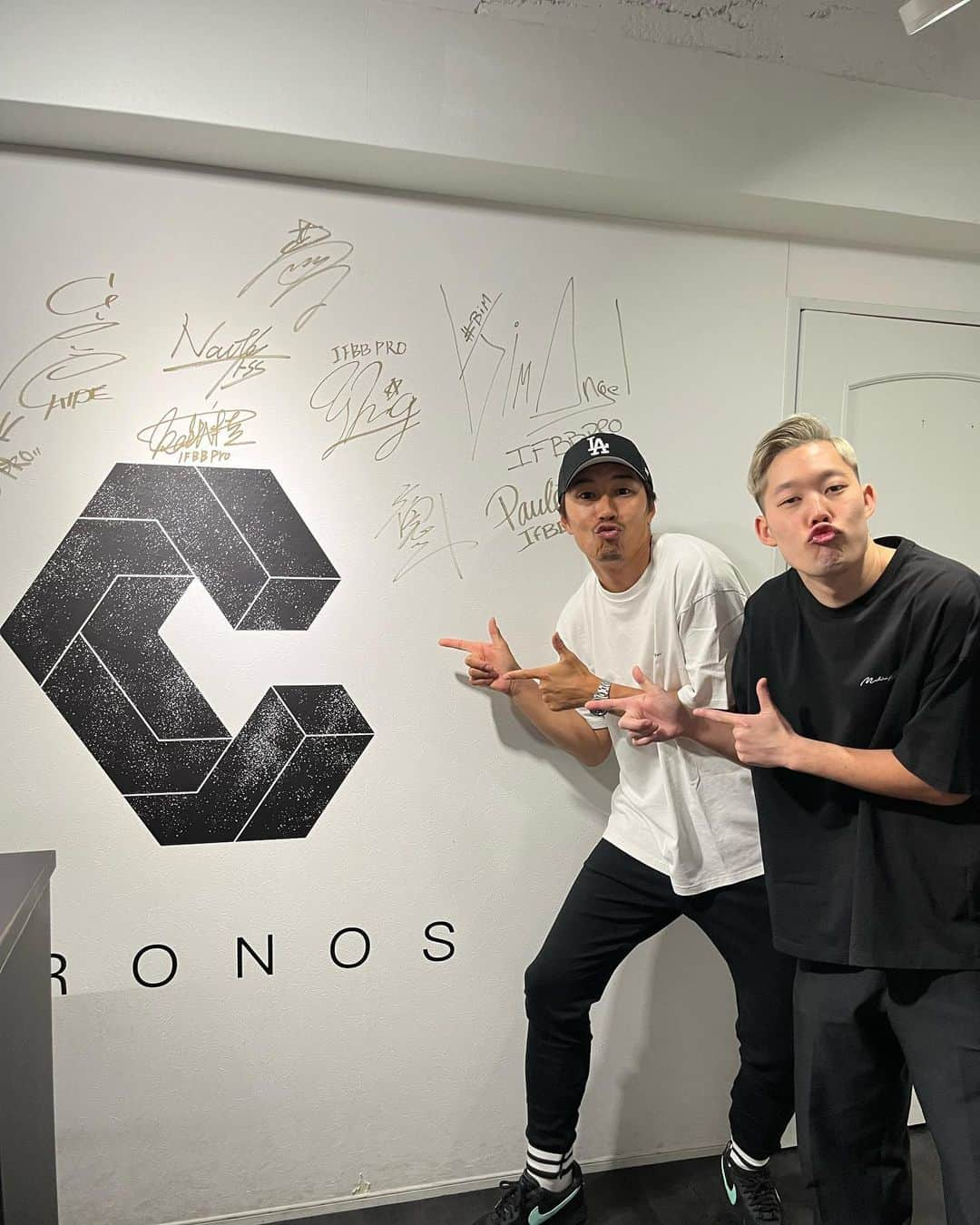 上田剛史さんのインスタグラム写真 - (上田剛史Instagram)「昨日はYouTube撮影用にウェア探し👆 @cronos_apparel   ぬりぼうも参戦💪🤣 @nuribouandsawakin   #cronos  #ぬりぼう  #野球 #トレーニングウェア」6月21日 10時05分 - tsuyoshi50