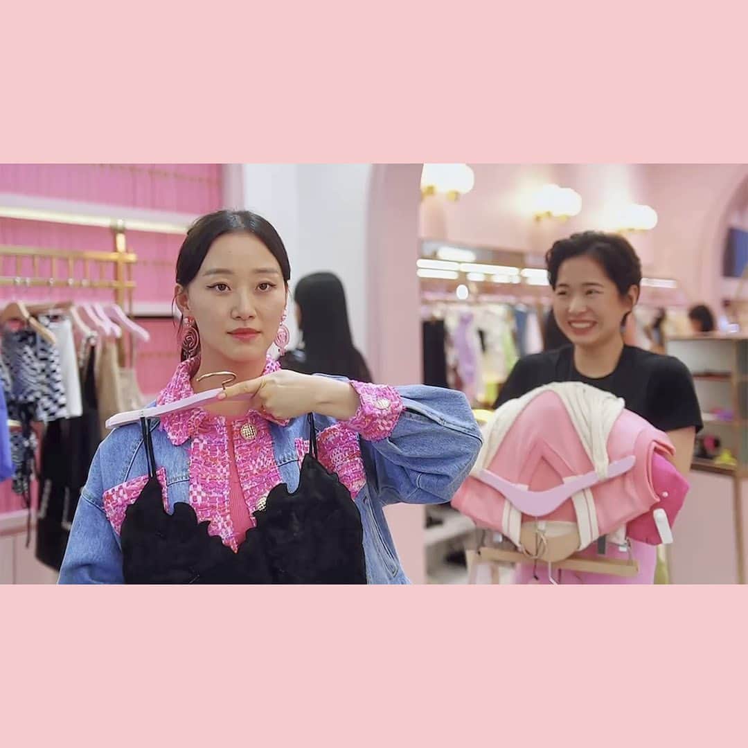 Official STYLENANDAのインスタグラム：「Spotted! 3CE STYLENANDA in Netflix Series, XO KITTY🐱 In the series' first episode, Yuri is shopping at 3CE STYLENANDA PINK HOTEL in Myeongdong, Seoul. You should also come and enhance your head-to-toe style with us!💗  📍 3CE STYLENANDA PINK HOTEL 37-8, Myeongdong 8-gil, Jung-gu, Seoul  #3CE #3CESTYLENANDA #3CE스타일난다 #houseof3ce #xokitty」