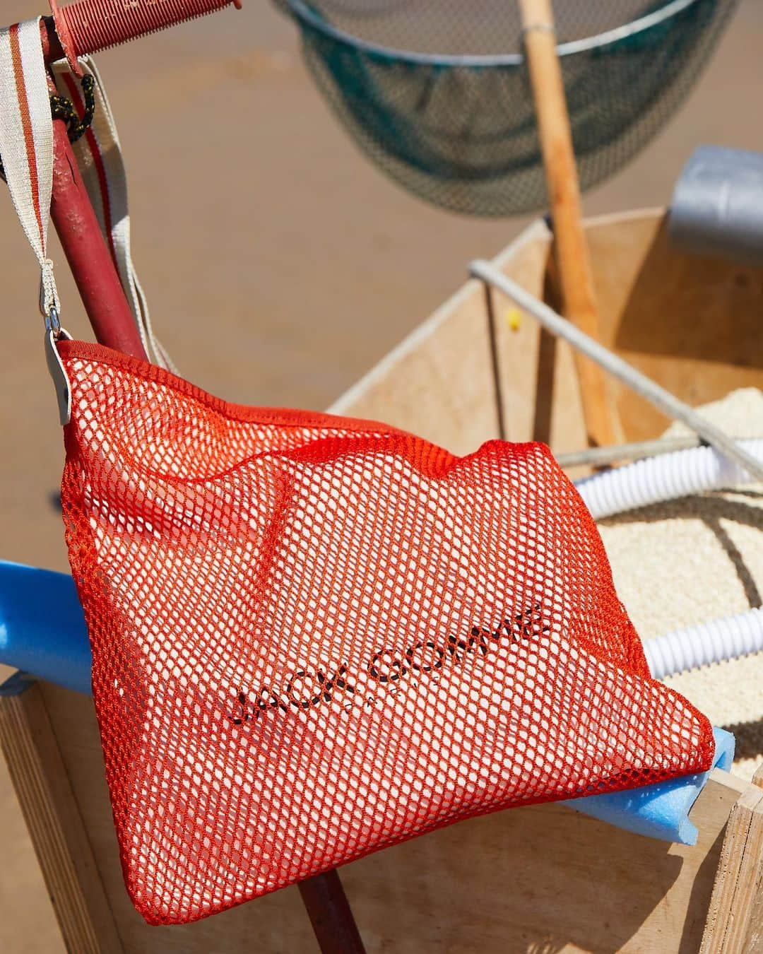 ジャックゴムさんのインスタグラム写真 - (ジャックゴムInstagram)「Les prix légers continuent sur jackgomme.com et dans nos boutiques parisiennes.   #JACKGOMME #SS23 #springsummercollection #summercollection #bag #lightbag #summer」6月21日 1時28分 - jackgomme_paris