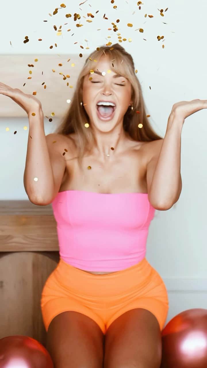 Cara Van Brocklinのインスタグラム：「My baby @theburnapp turns 1 today!!! I can not thank you all enough for the continuous support you give me! So much time, sweat, and love has gone into this and I’m so dang proud of it! Your support really does mean the world to me because it means I get to follow my dreams and share everything with you!! I can’t wait for you to see what’s in store for year 2 with @theburnapp …it’s gonna be real good 🔥」