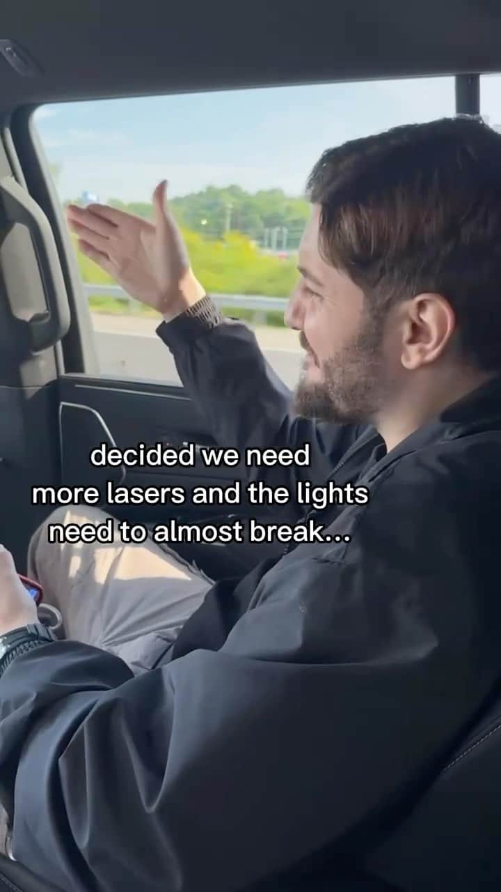 のインスタグラム：「Sadly no lights broke, we’ll try again next time」