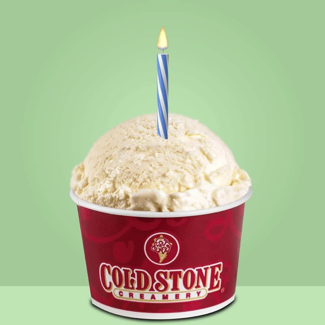 コールド・ストーン・クリーマリーのインスタグラム：「You BATTER believe it: Cold Stone® made ice cream history as the creator of Cake Batter™ Ice Cream in 2003 – twenty years ago! 🍦🍰 What a sweet milestone to reach as we celebrate our 35th anniversary this year. ⭐🎉  What is your all-time favorite Cake Batter Creation™?! 😍」