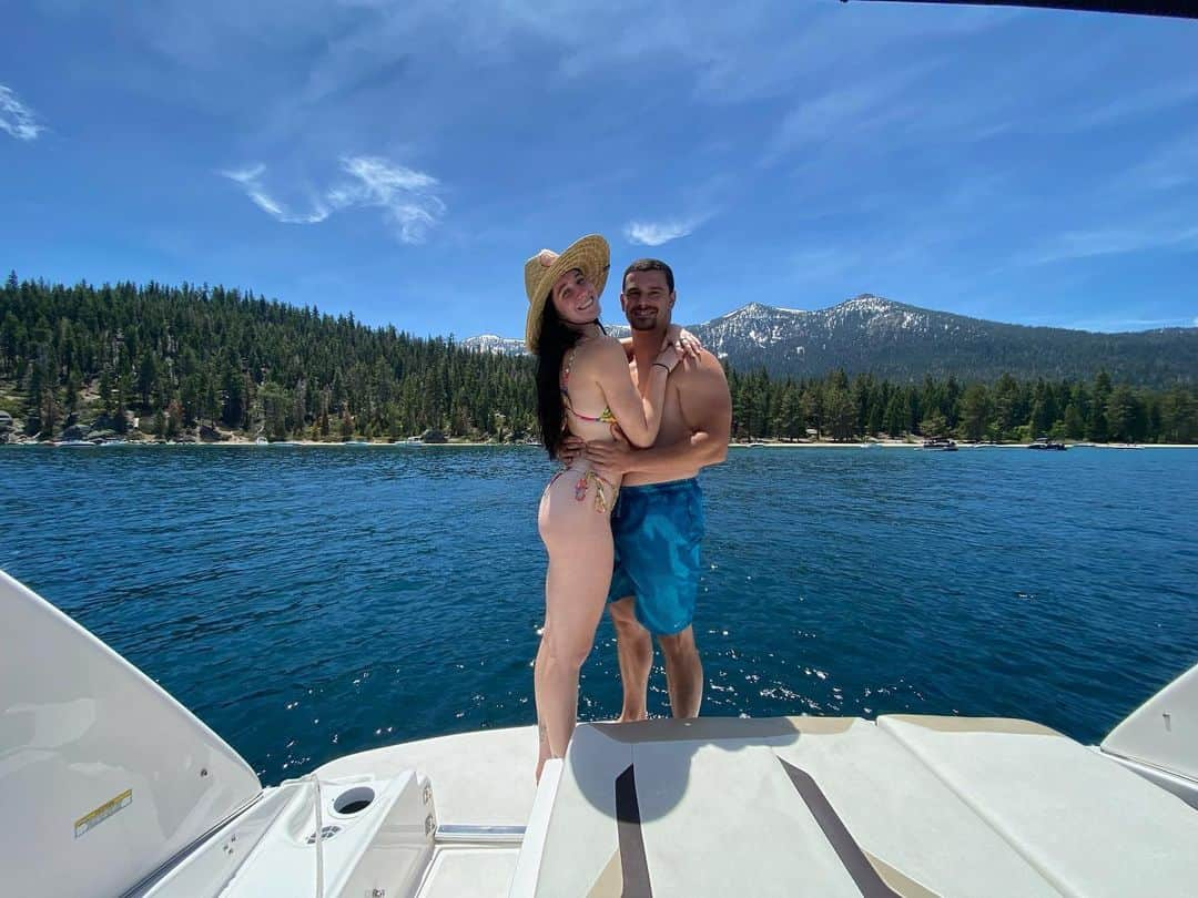 Elliana Shayna Pogrebinskyのインスタグラム：「Postcard from Tahoe 💙」