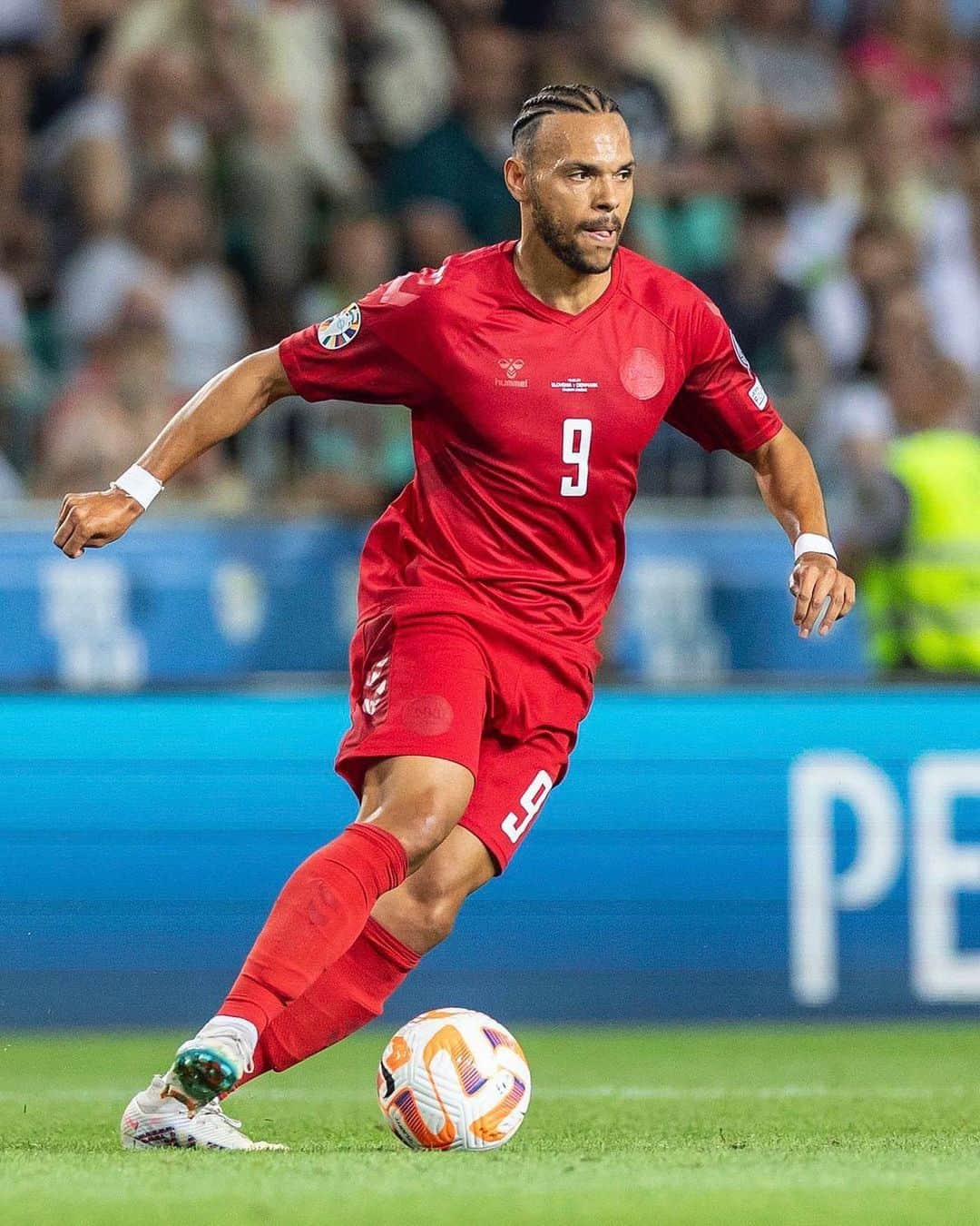 RCDエスパニョールのインスタグラム：「🌍 INTERNACIONALS #RCDE | @braithwaiteofficial   🇸🇮🆚🇩🇰 ⏱️ 19'  #EURO2024」