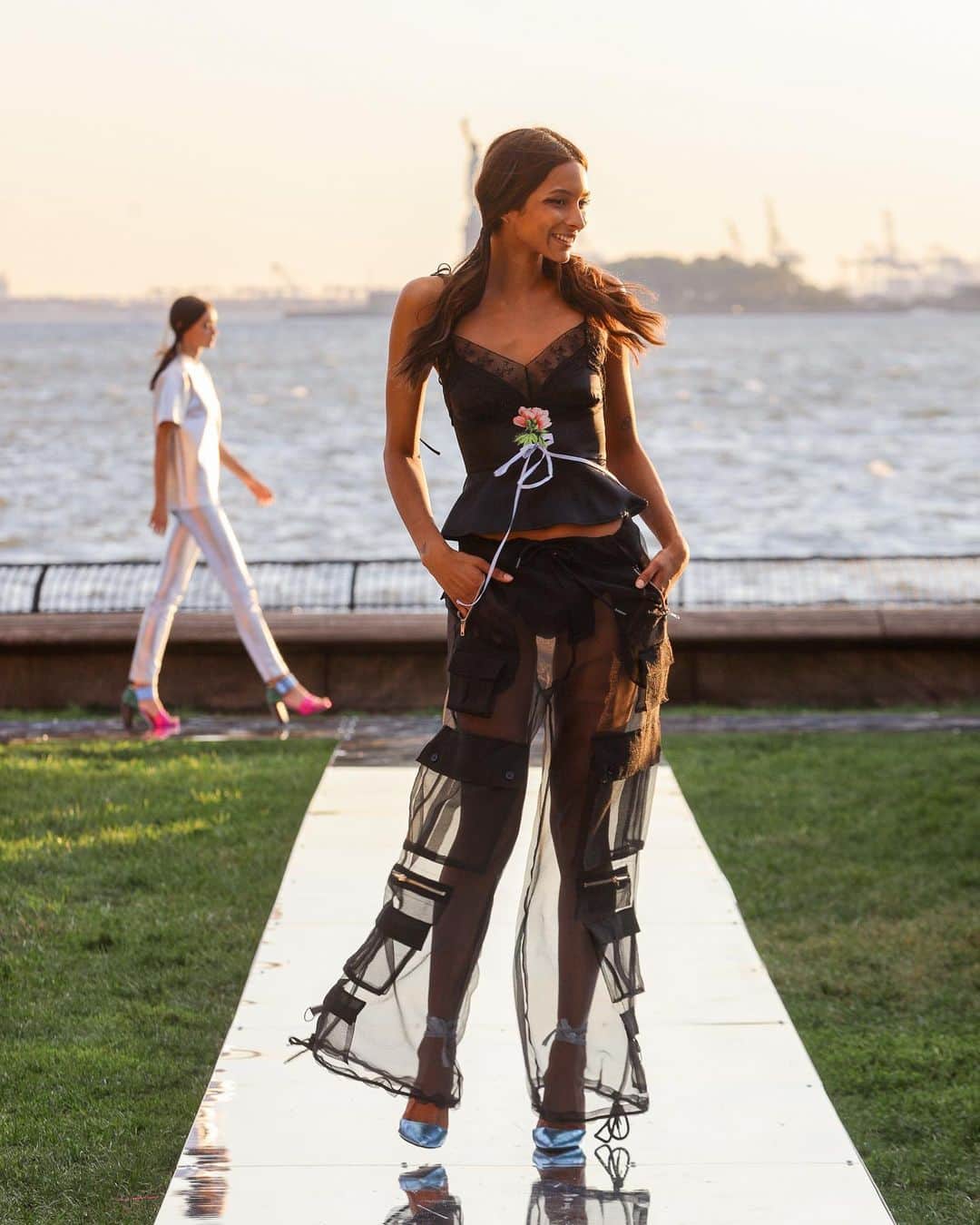 シンシア ローリーのインスタグラム：「I see London, I see France….  • • • These are the perfect party pant ! Sheer Organza Cargos are back.」