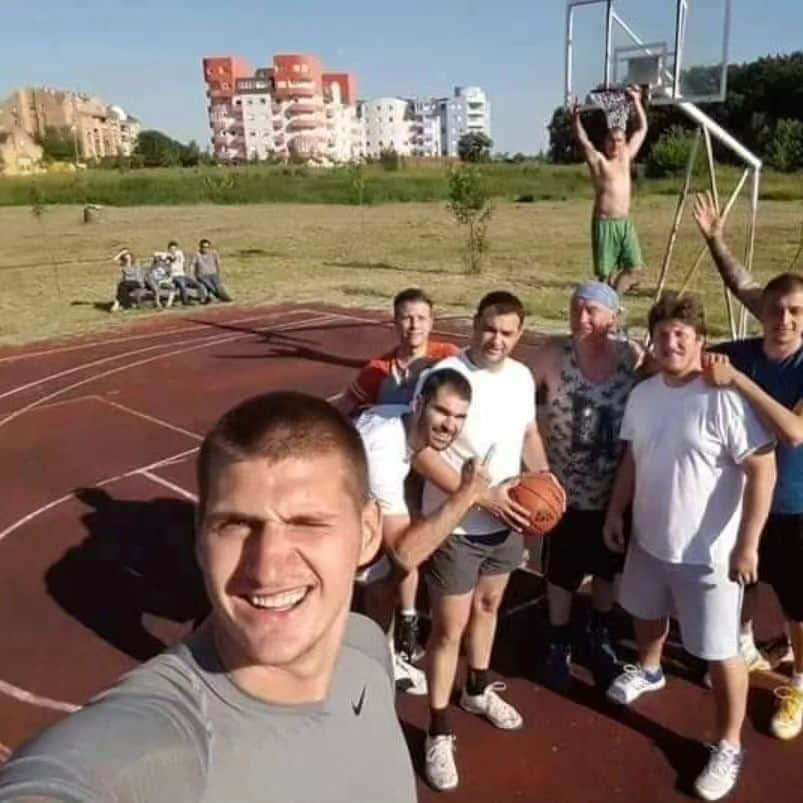 ニコラ・ヨキッチさんのインスタグラム写真 - (ニコラ・ヨキッチInstagram)「Oće neko na basket? 🇷🇸 . . 📷 @neverovali.il.da . #jokic #jokicnikola #joker #nikola #nikolajokic #denver #nuggets #denvernuggets #colorado #nba #basketball #serbia #usa #srbija #sombor #belgrade #beograd #mvp」6月21日 2時09分 - jokicnikolaofficial