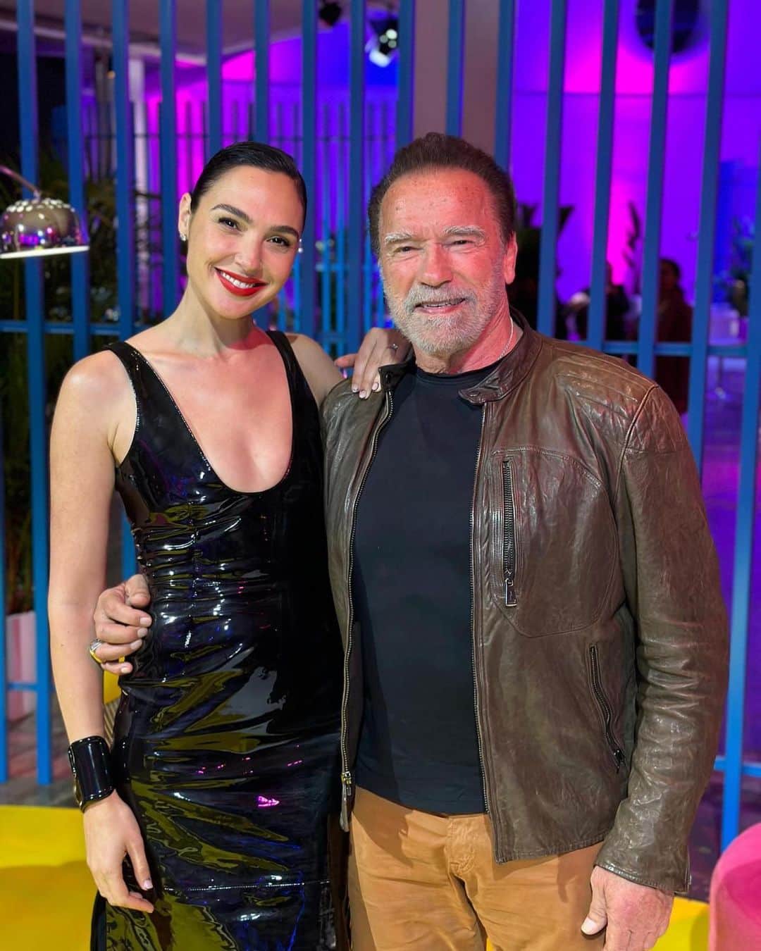 ガル・ガドットのインスタグラム：「“It’s Turbo Time” - Arnold & Me 💫」