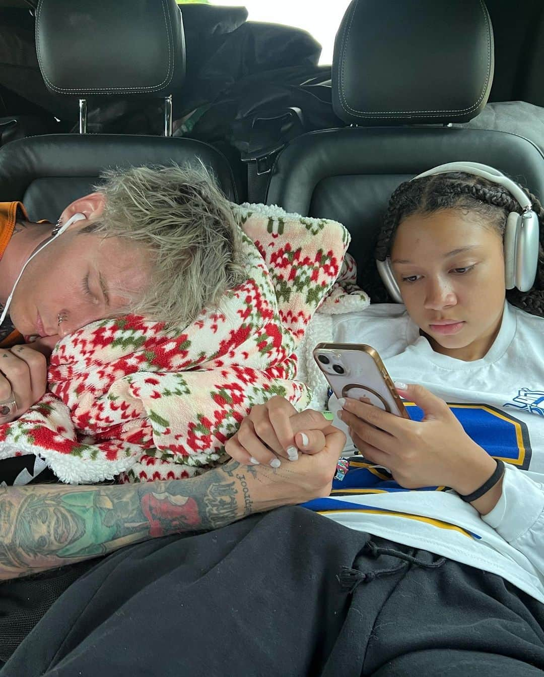 Young Gunnerさんのインスタグラム写真 - (Young GunnerInstagram)「my daughter said summer vacation, we ended up at hellfest」6月21日 2時20分 - machinegunkelly