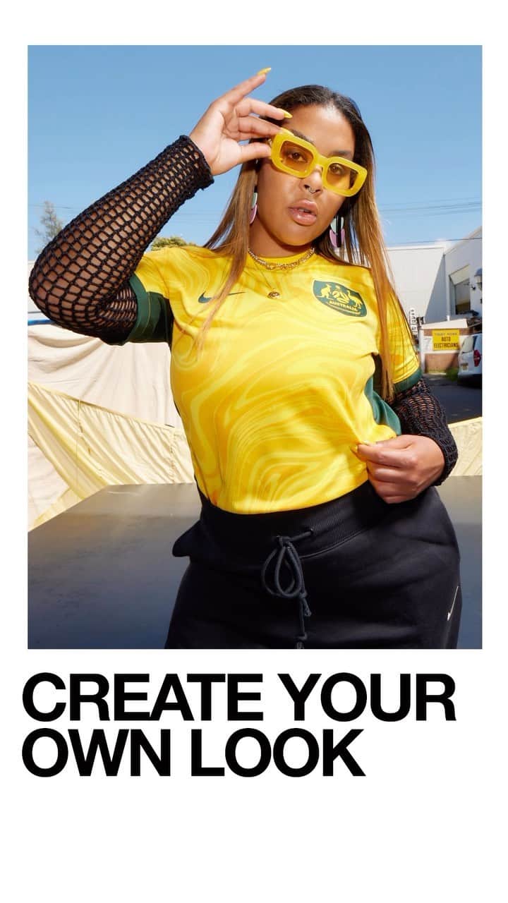 ナイキフットボールのインスタグラム：「Stylist @kattypaldos worked with athletes to create some of the 2023 Nike National Team Collection looks.   She’s dropping tips to help you create your look, no matter your team colors 🎨  “Figure out what color really works for you and then pair it with darker or paler shades of that color. I love pairing baby blue with a navy blue and then adding a neutral color like a tan or a gray. That’s always a very harmonious look.” #NikeFC」
