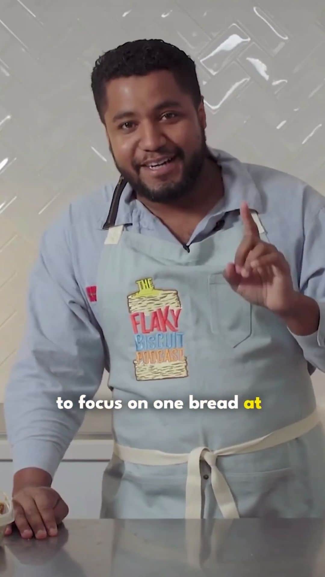 ションダ・ライムズのインスタグラム：「Chefs, baking connoisseurs and foodies around the world…we’ve got a podcast for you. We’re one week away from the release of #TheFlakyBiscuit Podcast with @artisanbryan! Want to hear the trailer and learn more? Tap the link in my story. #ShondalandAudio」