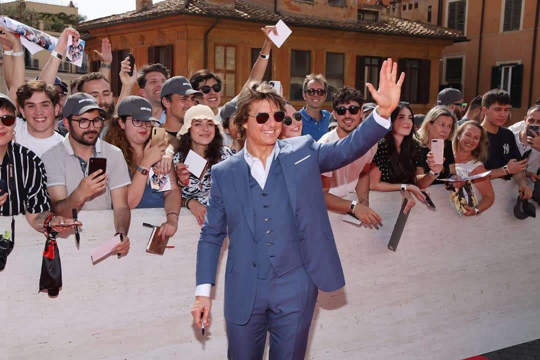 トム・クルーズのインスタグラム：「Alla prossima Roma. Thank you to the people and city of Rome for making last night’s #MissionImpossible world premiere unforgettable.」