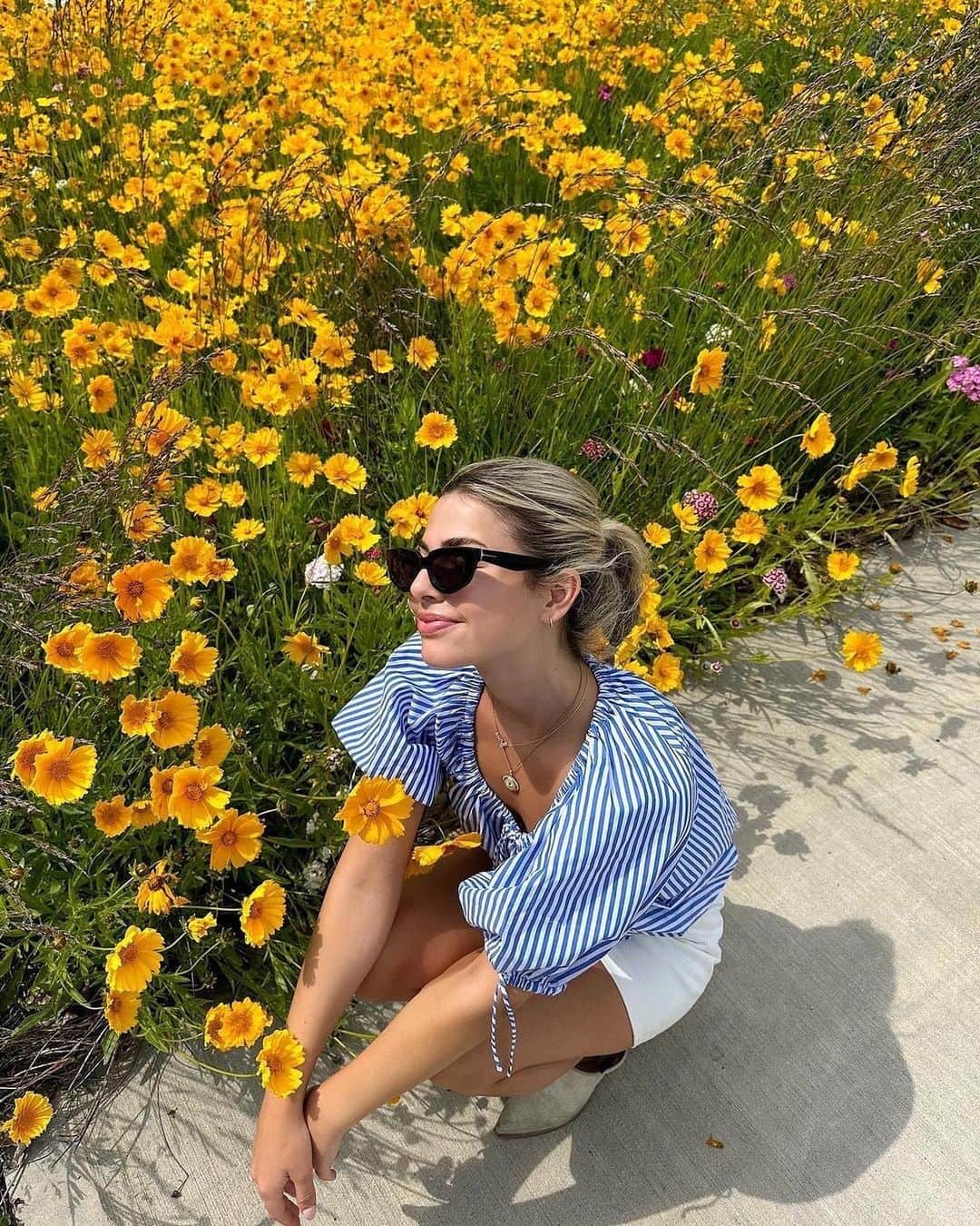 のインスタグラム：「The beautiful @kitkeenan stuns in @sydneyevan x @thesurflodge Surf Script necklace 😍   #SydneyEvan #TheSurfLodge #Montauk」