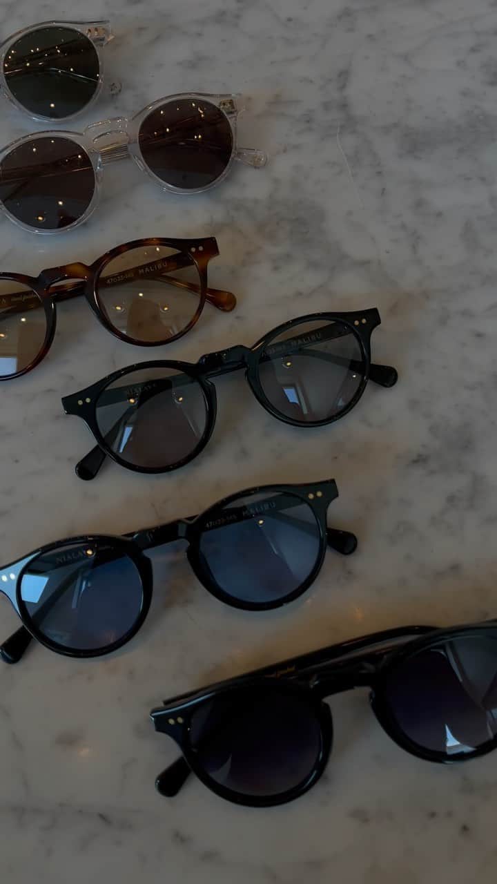 ナイアラヤのインスタグラム：「NIALAYA NEWNESS🌟 Our Sunglasses have been flying off the shelves! Sun is peeking. Get your pair before they’re gone! Now offering 6 new additional frame/lense colors. With 9 different options to pick from, there isn’t an outfit or look our sunglasses can’t pair with.」