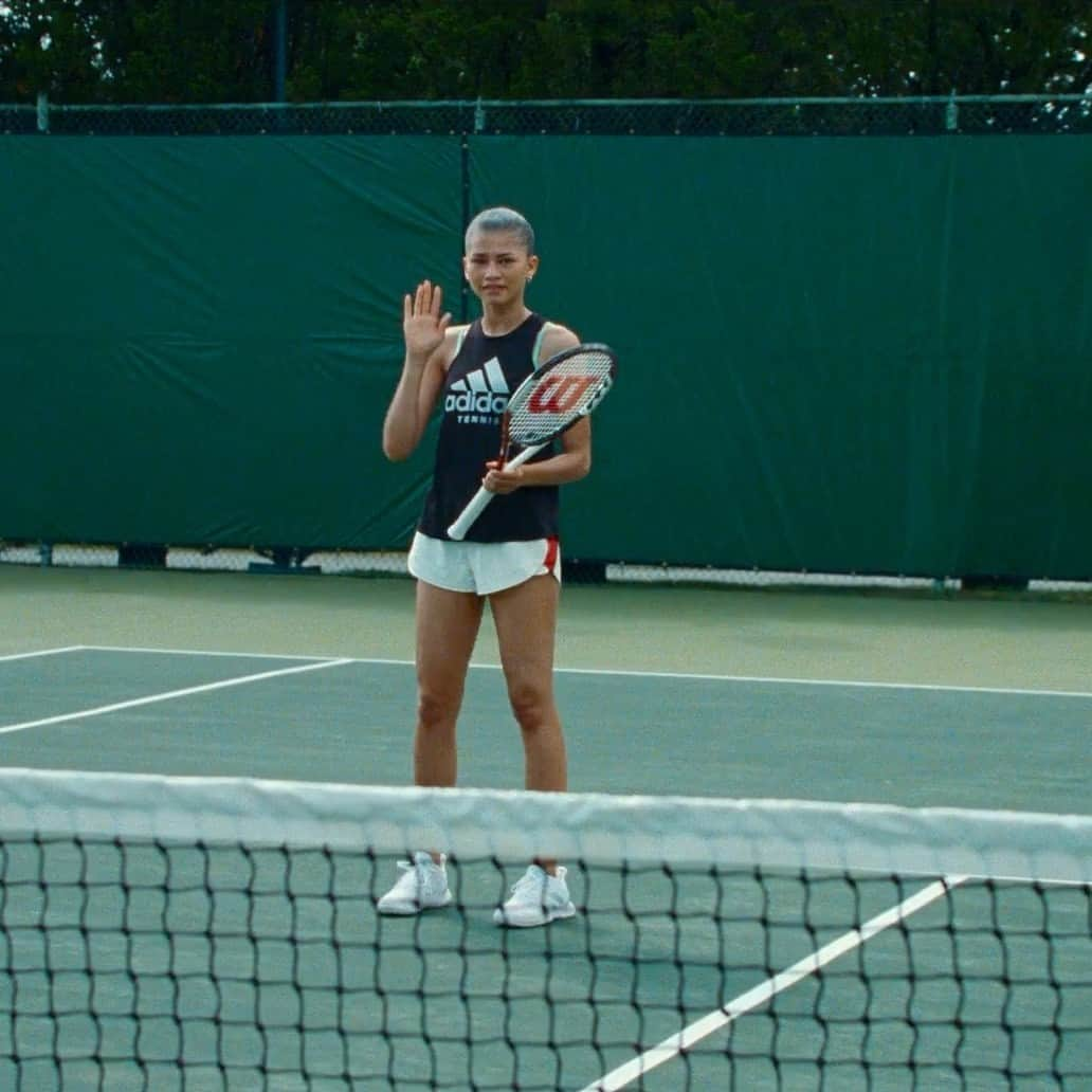 ハリウッド・リポーターさんのインスタグラム写真 - (ハリウッド・リポーターInstagram)「#Zendaya stars as a former tennis prodigy turned coach in the steamy first trailer for #LucaGuadagnino’s 'Challengers.' ⁠ ⁠ The actress appears as Tashi Duncan, who is the center of a tense love triangle on and off the court in the romantic sports drama with her husband played by #MikeFaist and Patrick (#JoshOConnor). Not coincidentally, Patrick is her husband’s former best friend and Tashi’s ex-boyfriend. For the full trailer, link in bio.」6月21日 3時43分 - hollywoodreporter