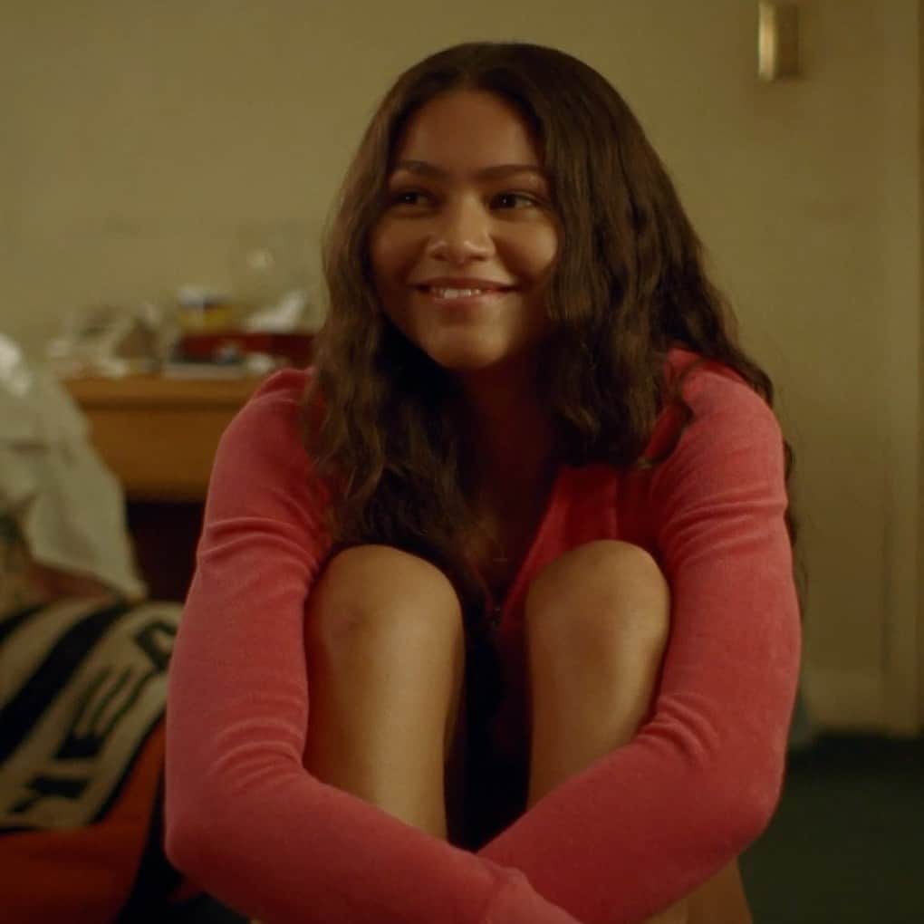 ハリウッド・リポーターのインスタグラム：「#Zendaya stars as a former tennis prodigy turned coach in the steamy first trailer for #LucaGuadagnino’s 'Challengers.' ⁠ ⁠ The actress appears as Tashi Duncan, who is the center of a tense love triangle on and off the court in the romantic sports drama with her husband played by #MikeFaist and Patrick (#JoshOConnor). Not coincidentally, Patrick is her husband’s former best friend and Tashi’s ex-boyfriend. For the full trailer, link in bio.」