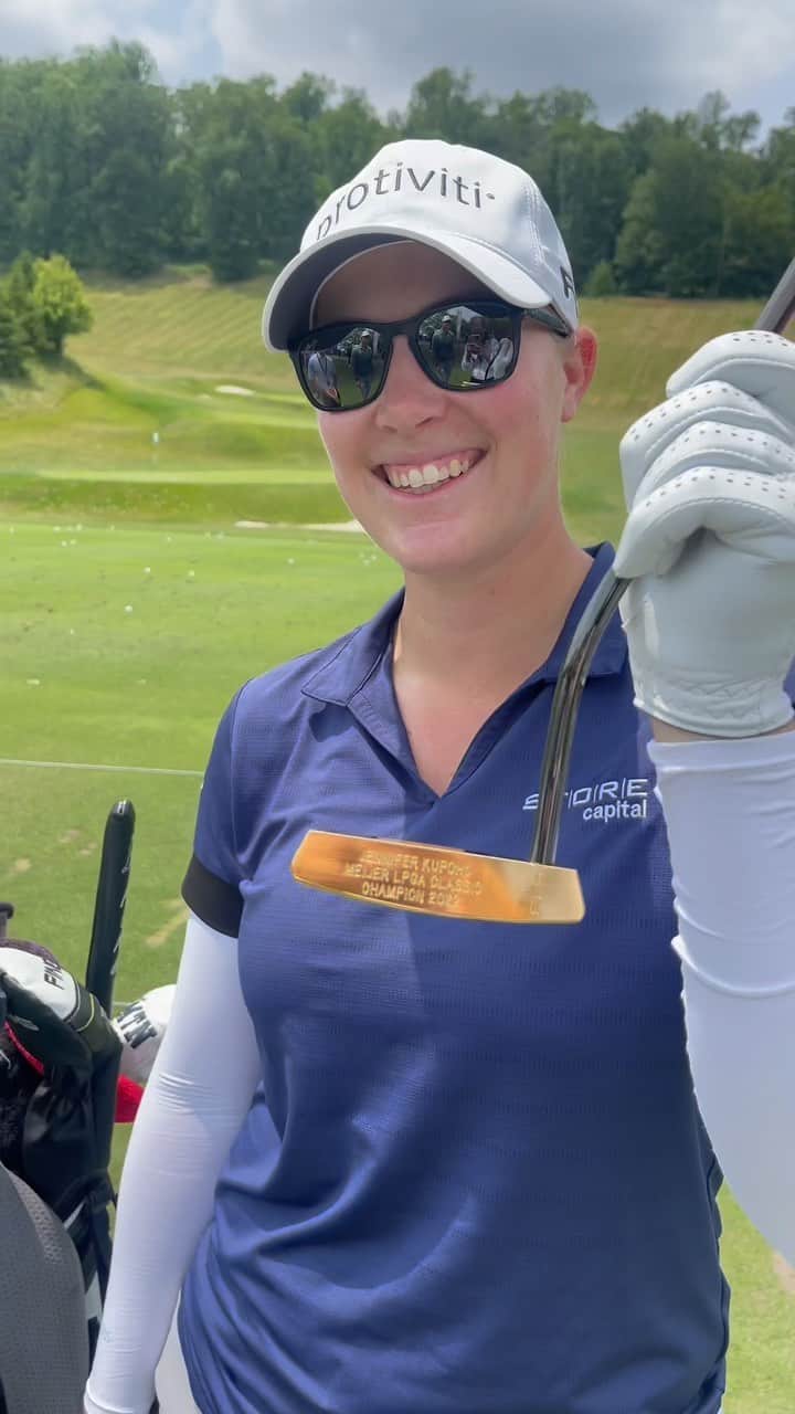 ジェニファー・クプチョのインスタグラム：「It’s not every day that @pingtour brings you a gold putter 🤩✨」