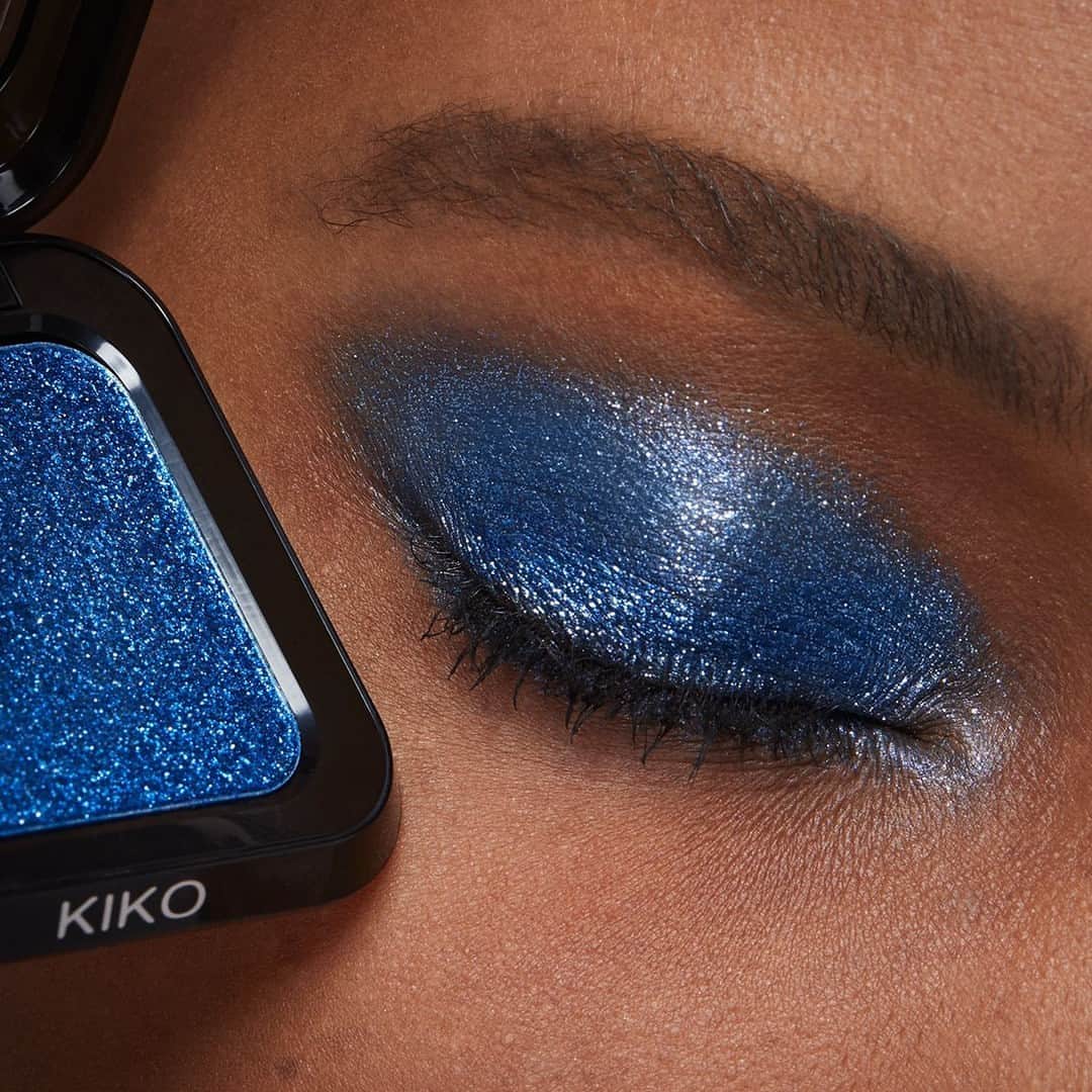 KIKO MILANOさんのインスタグラム写真 - (KIKO MILANOInstagram)「Get ready to immerse yourself in the essence of Italian glamour! 💙 Recreate this sparkling #eyelook with our vibrant Glitter Shower Eyeshadow ✨ From Milano with Beauty!⁣ ⁣ Glitter Shower Eyeshadow 12 - Micro Precision Eyebrow Pencil 05 - Maxi Mod Volume & Definition Mascara⁣」6月21日 3時50分 - kikomilano