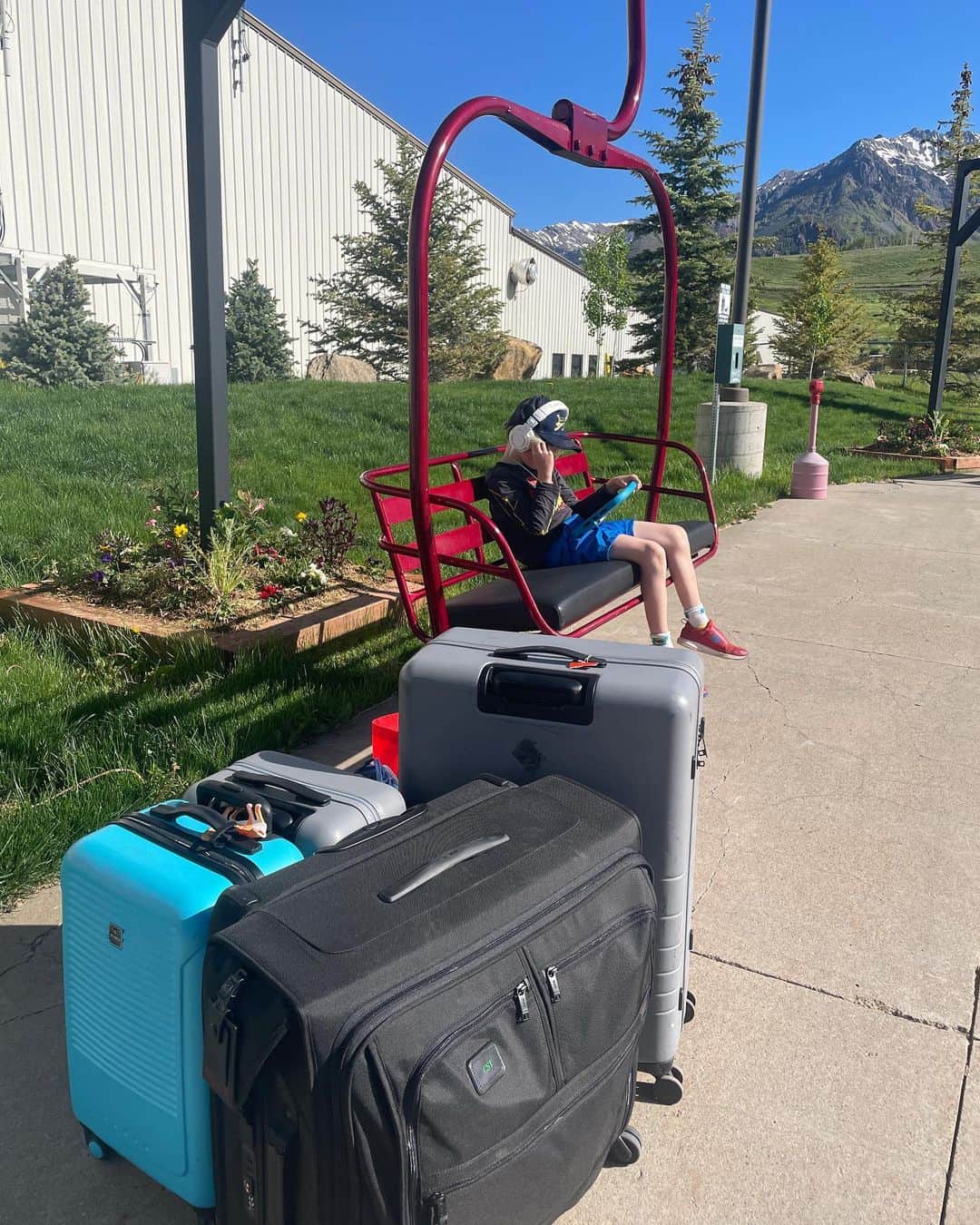 クレア・コフィーのインスタグラム：「til next year @planet.bluegrass !! miss you already!」