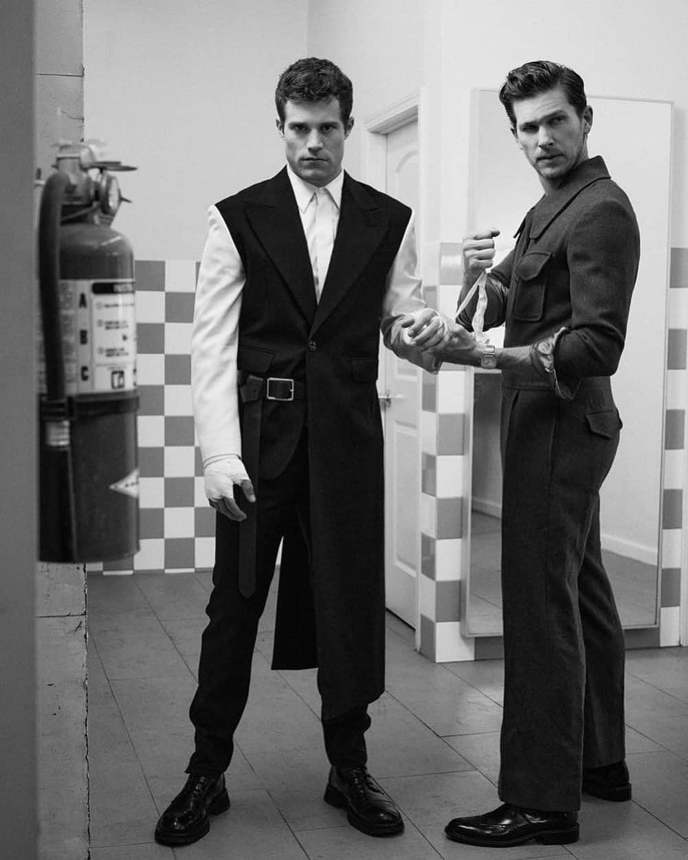 アダム・センのインスタグラム：「Preparing my boy @jakepicking for the fight! 🥊   @voguegreece  • Editor-in-chief: @thaleiavoguegr @voguegreece  Photographer: @ericmichaelroy  Creative and Fashion Direction: @theparislibby #fashion #design #vogue」