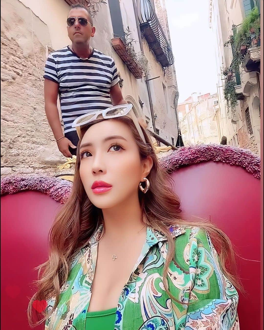 佐々木あゆみさんのインスタグラム写真 - (佐々木あゆみInstagram)「……👀？ . #イタリア #italy #🇮🇹 #思い出  #海外旅行 #気分で載せてます #ゴンドラ #🚣 #ヴェネツィア #ヴェネツィアンゴンドラ」6月21日 4時48分 - ayunpi0128