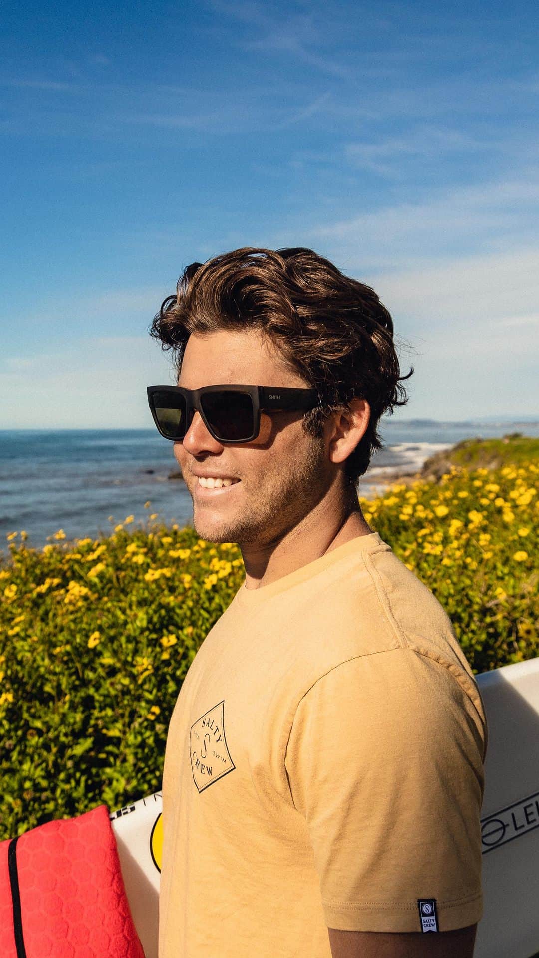 Smithのインスタグラム：「Big style 🤝 Big days. Our new favorite sunglass might just be yours too. With strong angles, evolve bio based frames, and polarized ChromaPop™️ lenses the Lineup has quickly become a favorite amongst our athletes and employees alike. Ride the wave over to the link in our bio to get a pair before it's too late.」