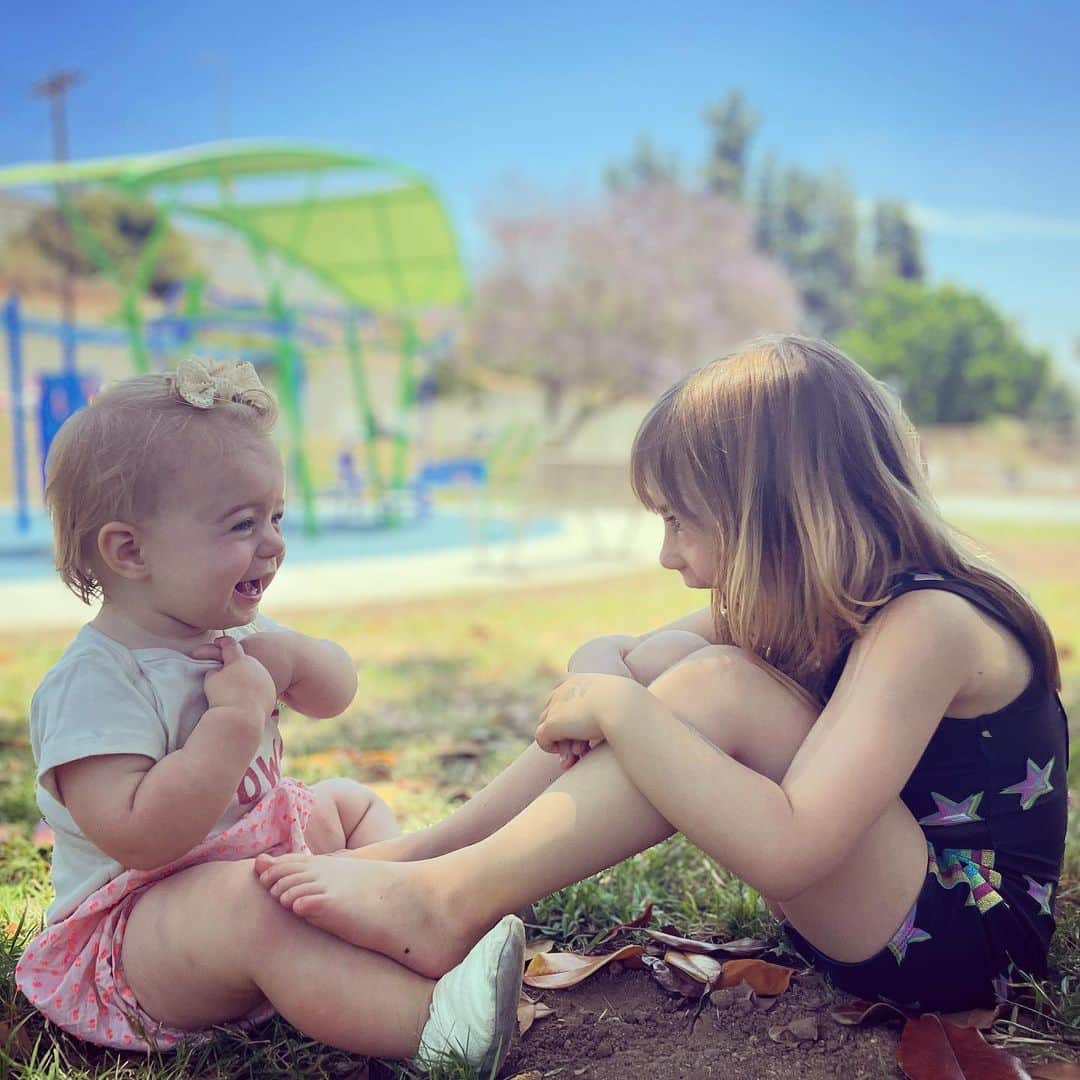 リンジー・フォンセカのインスタグラム：「Happy 1st Bday my dear Evey. Your smile melts me every time.」