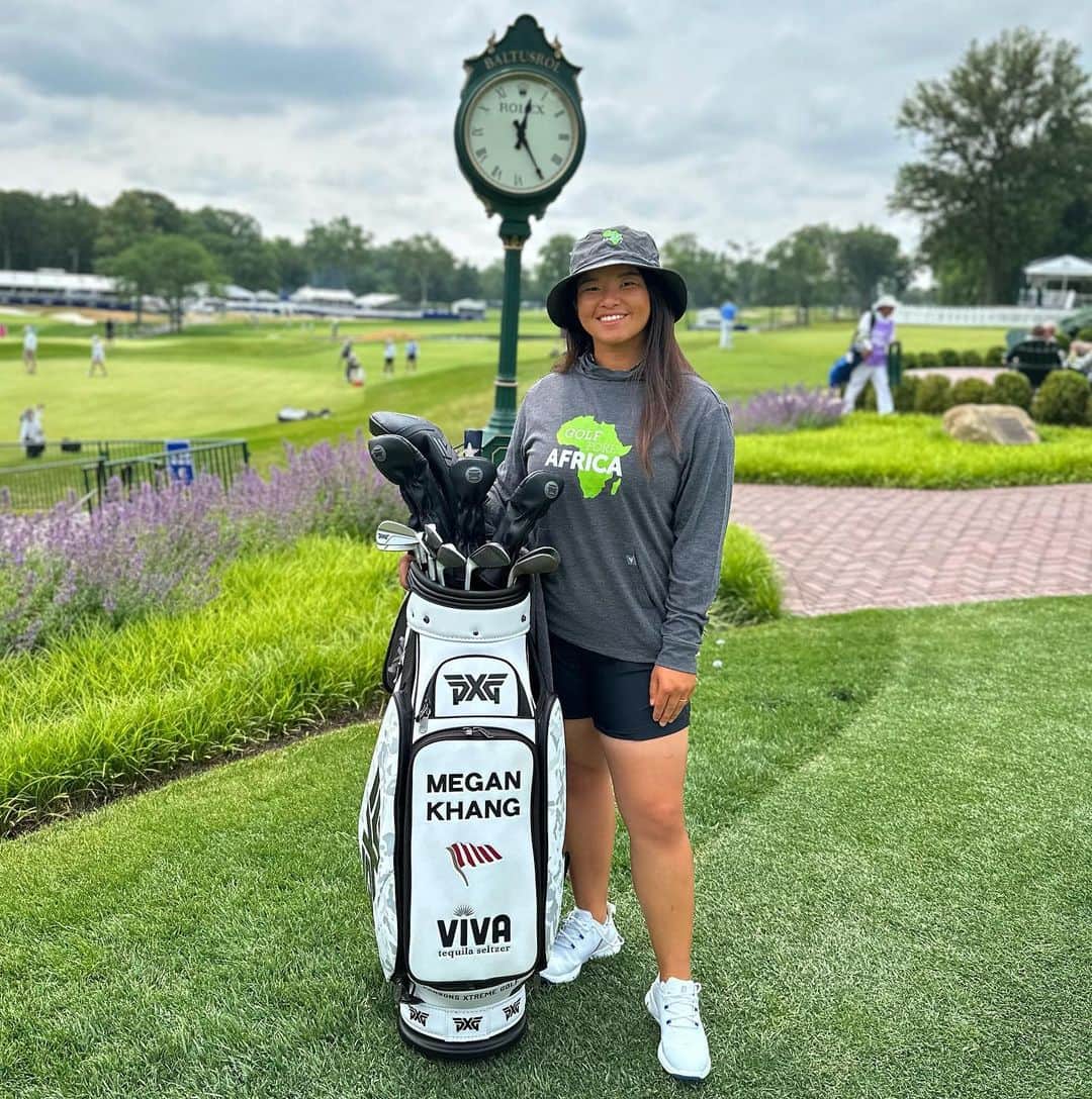 メーガン・カンのインスタグラム：「❗️FORE❗️ More like Golf Fore Africa… This week I am teaming up with some of my LPGA friends for a cause we all care about. Making sure everyone has access to CLEAN WATER!! Water should only be a hazard on the golf course. Some of us have traveled to Africa to see the impact this has, and others of us have heard the stories when they came back. What is amazing to me is that only $50 can bring someone clean water for life! Please join me this week in raising money for a well through Golf Fore Africa. A generous donor is matching any donations up to $7,500. The link with more information is in my bio. A contribution of any amount will be entered in a drawing to win some Golf Fore Africa items! #JoinUs #LinkInBio #GolfForeAfrica」