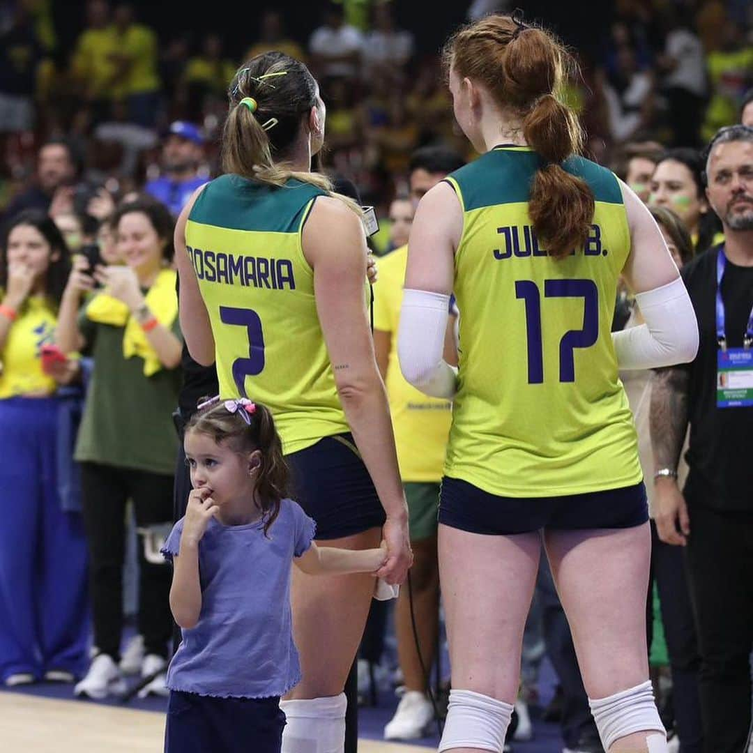 シェイラ・カストロさんのインスタグラム写真 - (シェイラ・カストロInstagram)「Brasília, que delícia sentir essa energia incrível! Muito obrigada pelo carinho e amor de todos vocês! É sempre muito bom estar nesse ambiente que tanto amo. Vamos continuar na torcida pelas meninas e mandar muita energia positiva pra elas na próxima fase. 🇧🇷✨💛  📸 | @patricyphotography 📸 | @javilafotografia 📸 | @vi_antunesfotografia」6月21日 6時12分 - sheillacastro