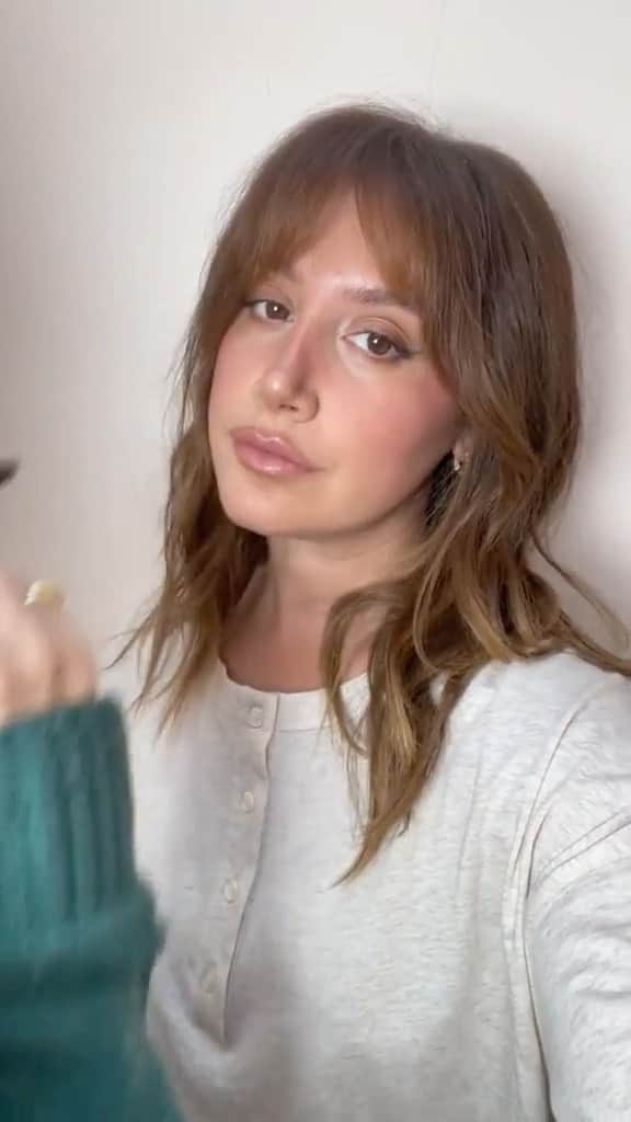 アシュレイ・ティスデイルのインスタグラム：「still not over this look」
