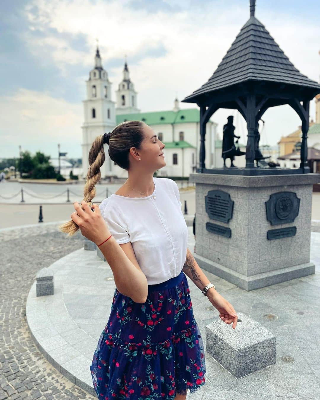 ナタリア・マリフのインスタグラム：「Верхний город, Минск ❣️Спасибо @s_verooka89  за компанию . С тобой всегда просто, весело и душевно ❤️ #malykh_trip #минск #беларусь  #minsk #верхнийгород」