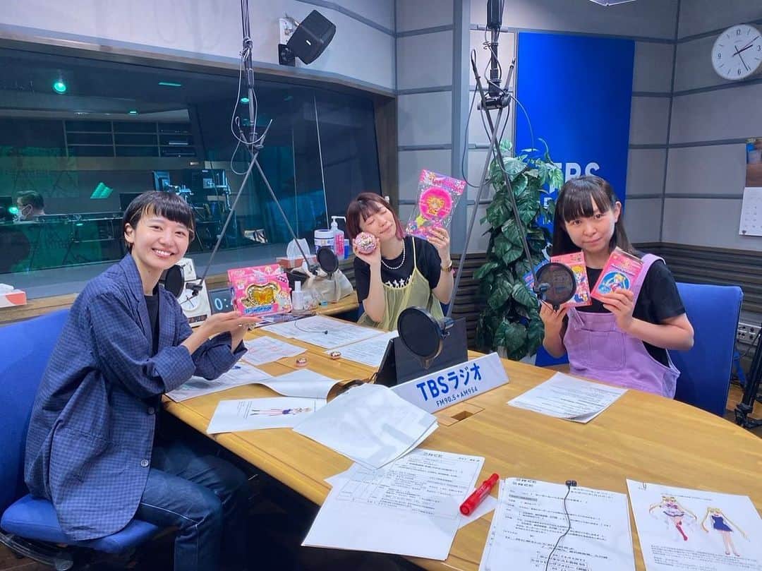 小川満鈴さんのインスタグラム写真 - (小川満鈴Instagram)「♡ᵕ̈*⑅୨୧ TBSラジオ『こねくと』にゲスト出演させていただきました。  番組内でご紹介させていただいたグッズは、 今回の劇場版 「美少女戦士セーラームーンCosmos」のモチーフとなった「セーラースターズ」に出てくる『エターナルムーンアーティクル』です。 そして、選曲したのは『月にかわっておしおきよ』でした。  #tbs #ラジオ番組 #ラジオ #生放送 #美少女戦士セーラームーン #セーラームーン #sailormoon #sailormoon90s  #sailormoonfans #昭和レトロ #セーラースターズ #美少女戦士セーラームーンcosmos #セーラームーンcosmos #コレクション #コレクター #collection #生配信」6月21日 6時35分 - ogawan_sailormoon