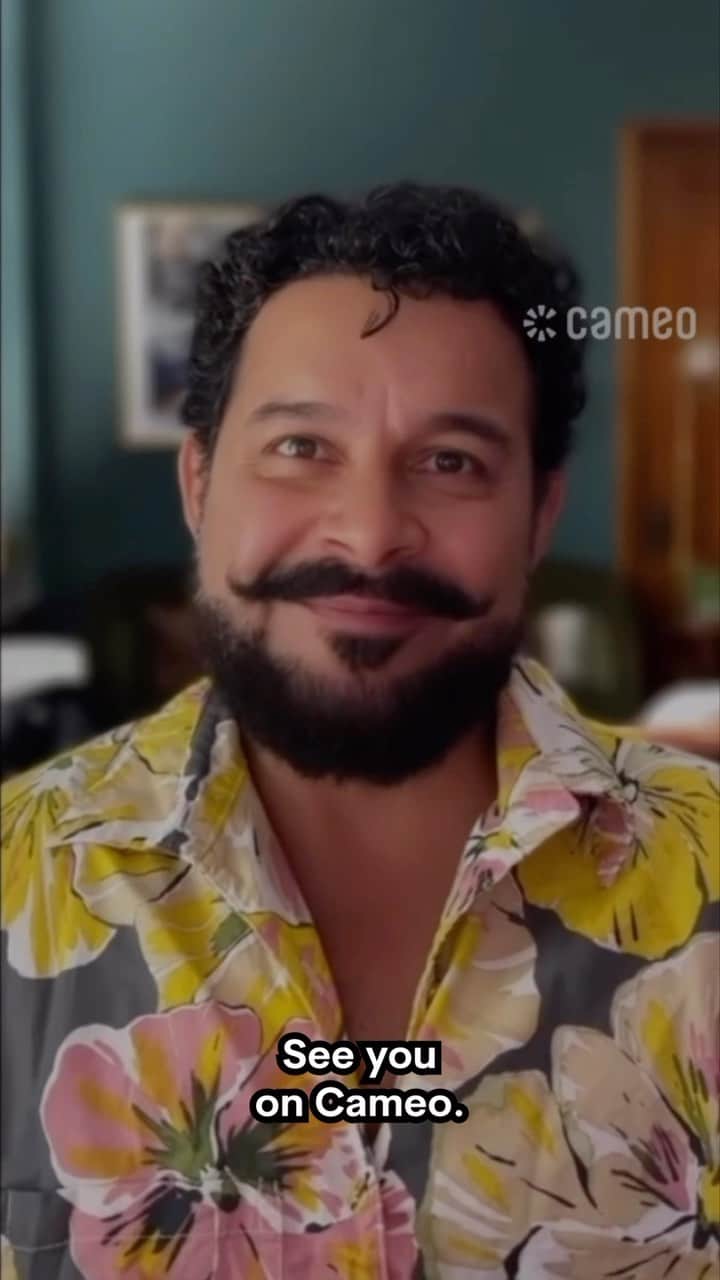 ジョン・ウエルタスのインスタグラム：「Actor, director, children’s book author, internet-ordained minister… the talent of @jonhuertas know no bounds 🤩 Experience this legend firsthand on Cameo. • • • #jonhuerta #thisisus #castle #sabrinatheteenagewitch #generationkill #cameo #linkinbio」