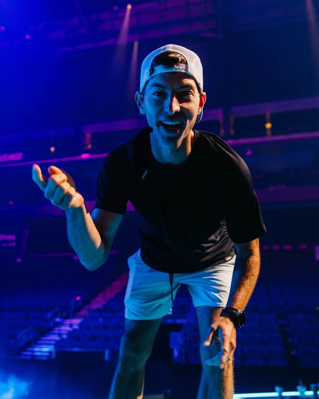 Dude Perfectさんのインスタグラム写真 - (Dude PerfectInstagram)「Day 1 of tour rehearsals is a WRAP! Who’s coming to see us in Savannah?! 🐼 #pandamoniumtour #dudeperfect」6月21日 6時50分 - dudeperfect