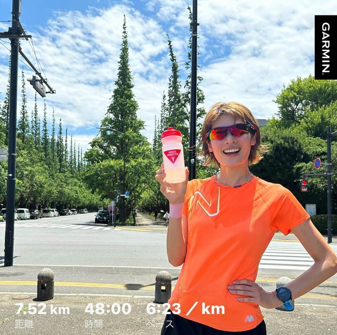 西谷綾子のインスタグラム：「🌳 📸先日のRUNの時🏃‍♀️ 梅雨、暑い夏上手に乗り越えていきたいね！  水分補給はグリコパワープロダクションCCD🥤 水分＆エネルギーの同時補給で、 500mlで170kcalのエネルギーが素早く摂れる👍 しかも胃でチャポチャポしない ハイポトニック(低浸透圧)ドリンク☺️  さて今週末は ・6/24(土)長野県松本市でRUNクリニック ① 11:30〜13:30 ② 15:00〜17:00 予報が変わり曇りに🥹🙌 走るだけでなくボディケアや座学も👍  ・6/25(日)7:50〜9:45 がんばれゆうすけ20km  ゲストペーサー5:15/km担当☺️  19:00〜柏レイソル応援番組📺 「ライジングレイソル」⚽️  #熱中症や夏バテ予防 #水分補給 #体調管理 #食事 #睡眠 #温活」