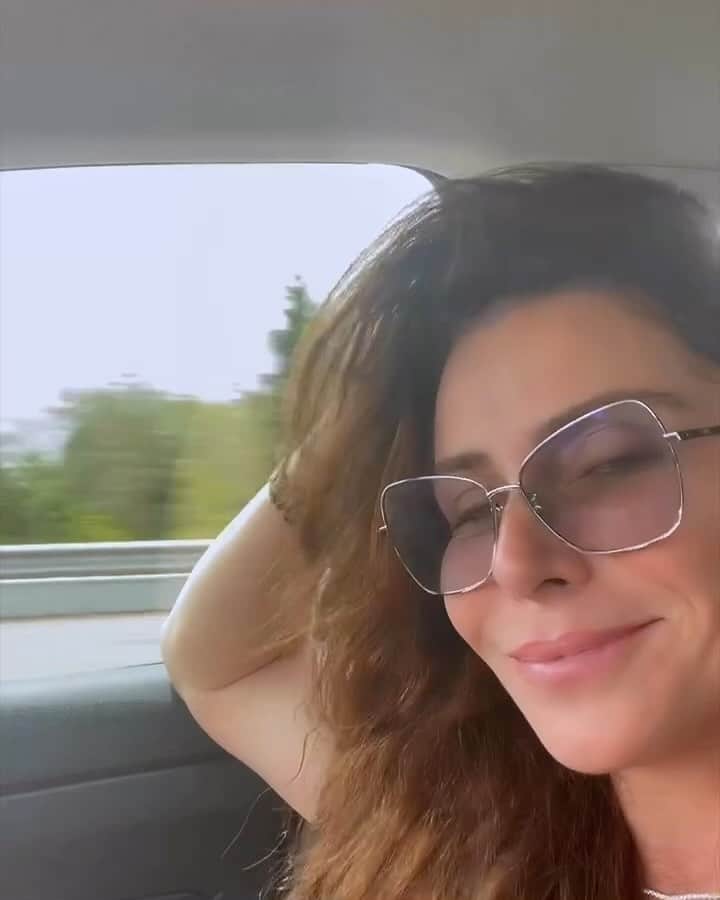 Giovanna Antonelliのインスタグラム：「‘’Juntei ao nome teu, esta cidade Orgulho dum poeta trovador Sobrevoei um tempo sem idade E descobri a idade do amor Guardei o sal da tua nostalgia Unindo os teus poemas à minh’alma; Inventei uma voz que não se acalma Musicada p’lo teu canto de alegria; Através da tua sábia poesia Lecebi uma verdade enternecida; A vida é um sopro de alegria Embalando na mente a tal magia Sentida p’lo valor real da vida’’. José Femandes Castro」
